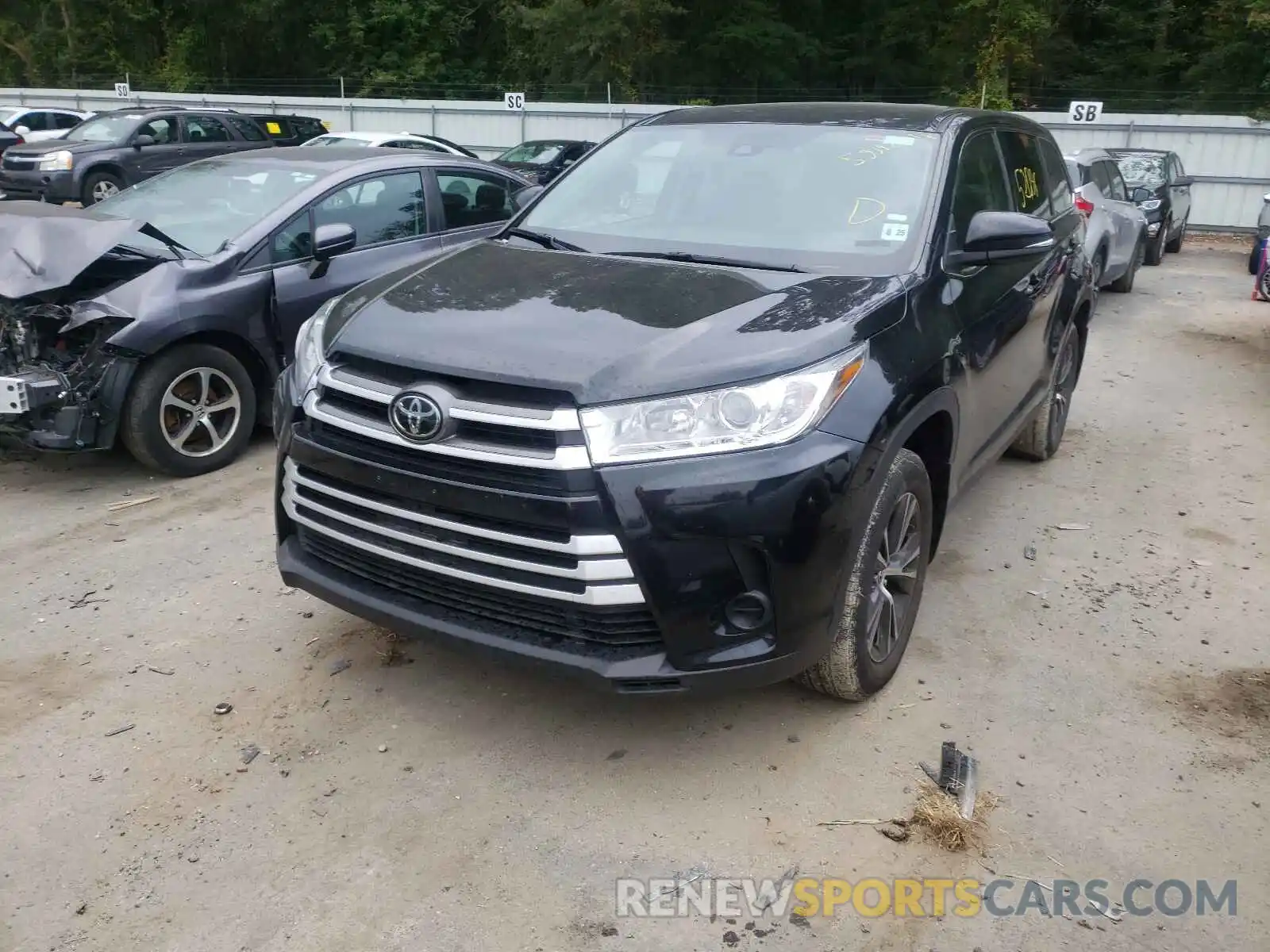 2 Photograph of a damaged car 5TDBZRFH9KS946159 TOYOTA HIGHLANDER 2019