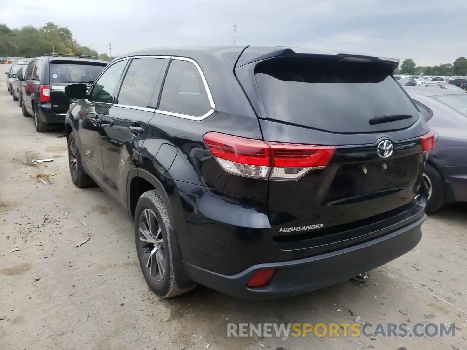 3 Photograph of a damaged car 5TDBZRFH9KS946159 TOYOTA HIGHLANDER 2019