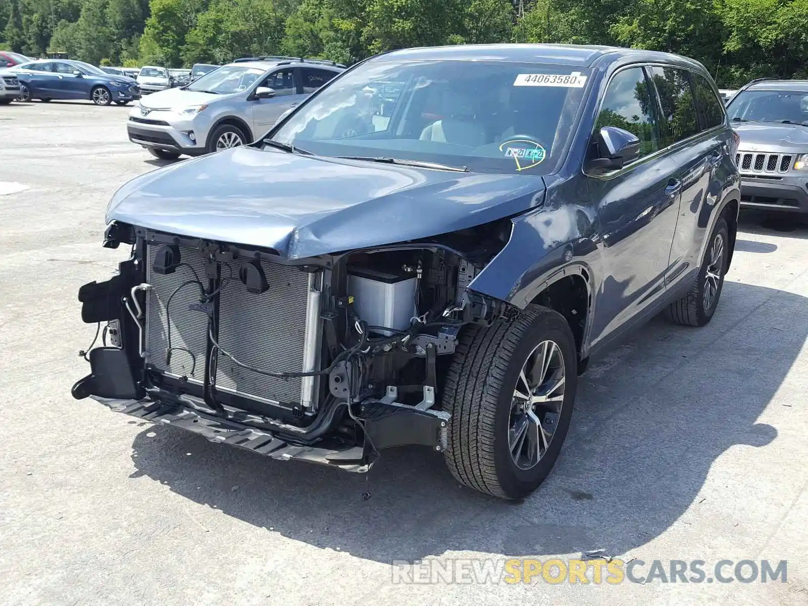 2 Photograph of a damaged car 5TDBZRFH9KS954567 TOYOTA HIGHLANDER 2019