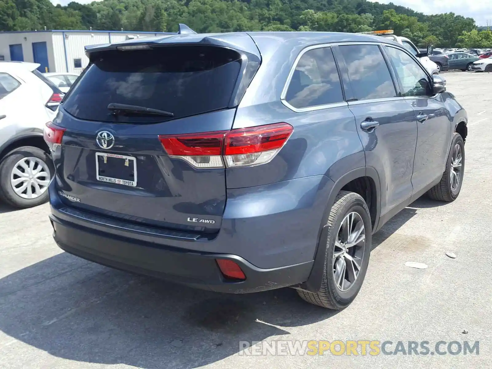 4 Photograph of a damaged car 5TDBZRFH9KS954567 TOYOTA HIGHLANDER 2019