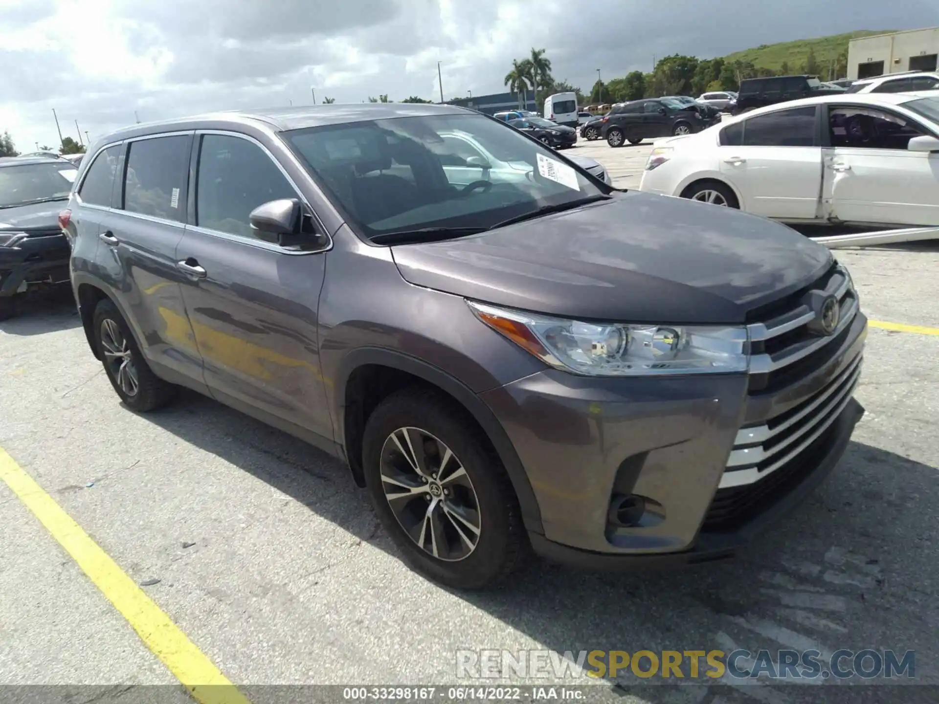 1 Photograph of a damaged car 5TDBZRFH9KS960904 TOYOTA HIGHLANDER 2019