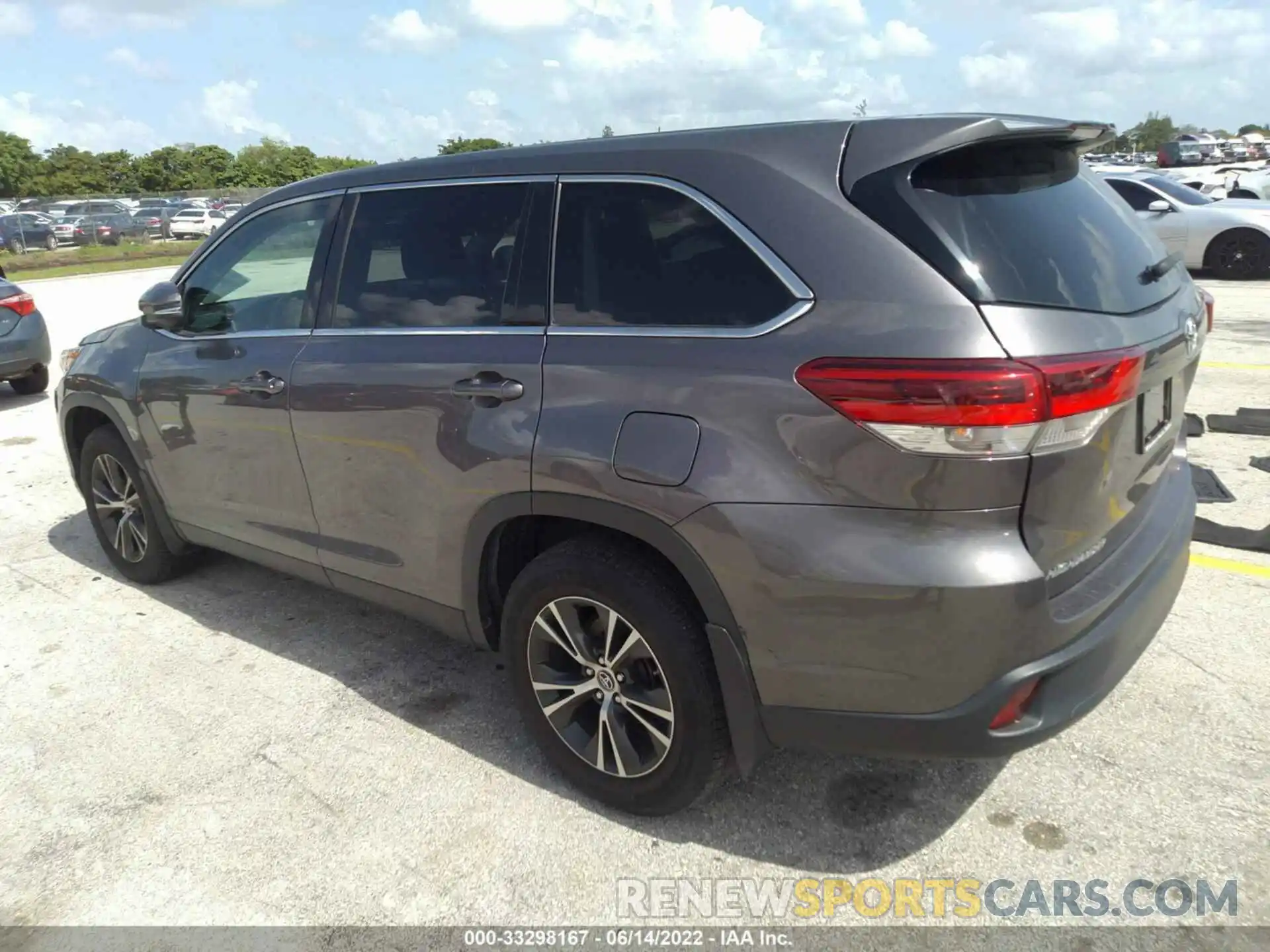 3 Photograph of a damaged car 5TDBZRFH9KS960904 TOYOTA HIGHLANDER 2019