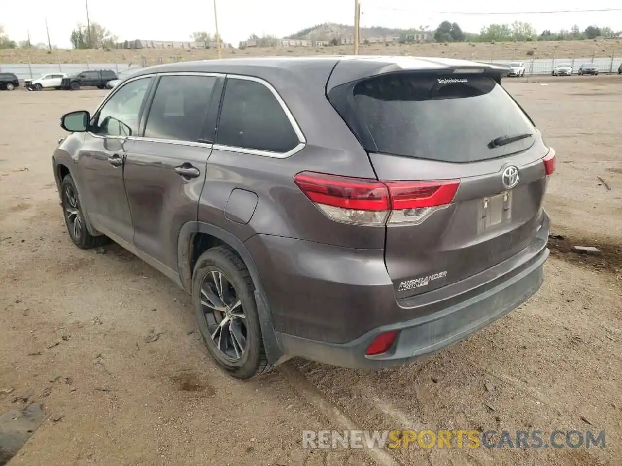 3 Photograph of a damaged car 5TDBZRFH9KS961115 TOYOTA HIGHLANDER 2019