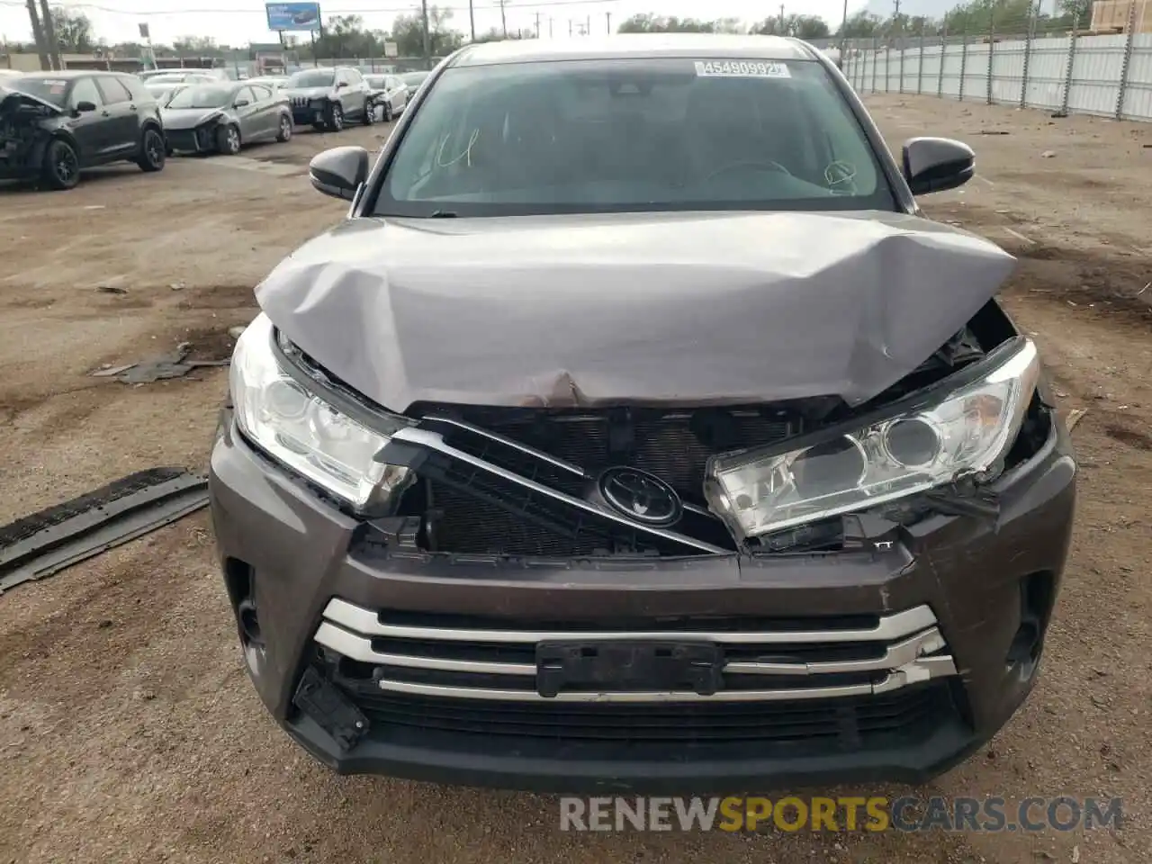 9 Photograph of a damaged car 5TDBZRFH9KS961115 TOYOTA HIGHLANDER 2019