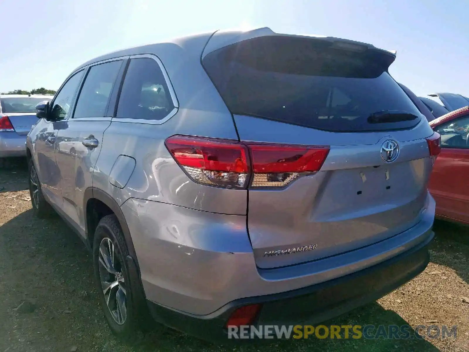 3 Photograph of a damaged car 5TDBZRFH9KS962555 TOYOTA HIGHLANDER 2019