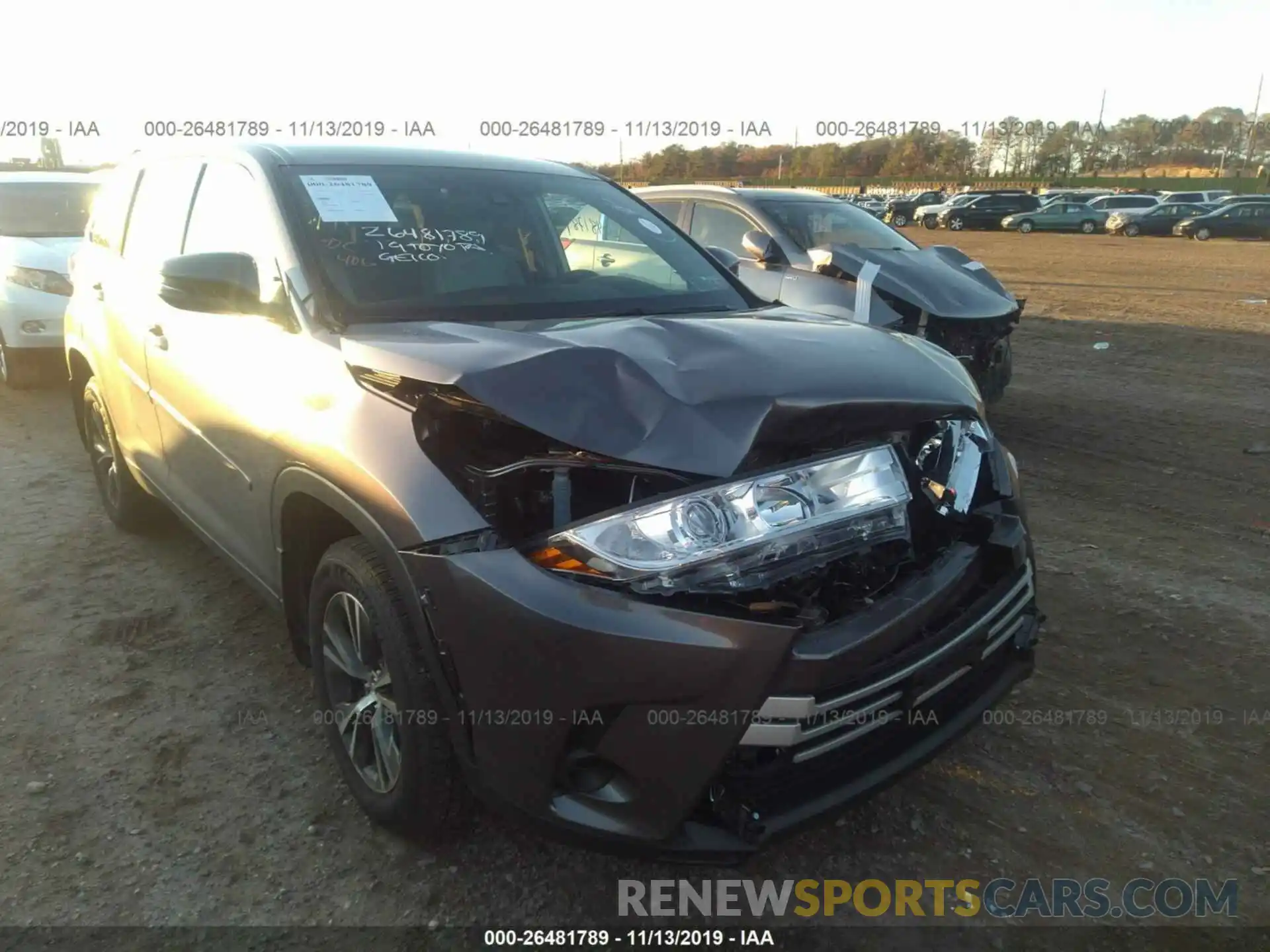 6 Photograph of a damaged car 5TDBZRFH9KS964242 TOYOTA HIGHLANDER 2019