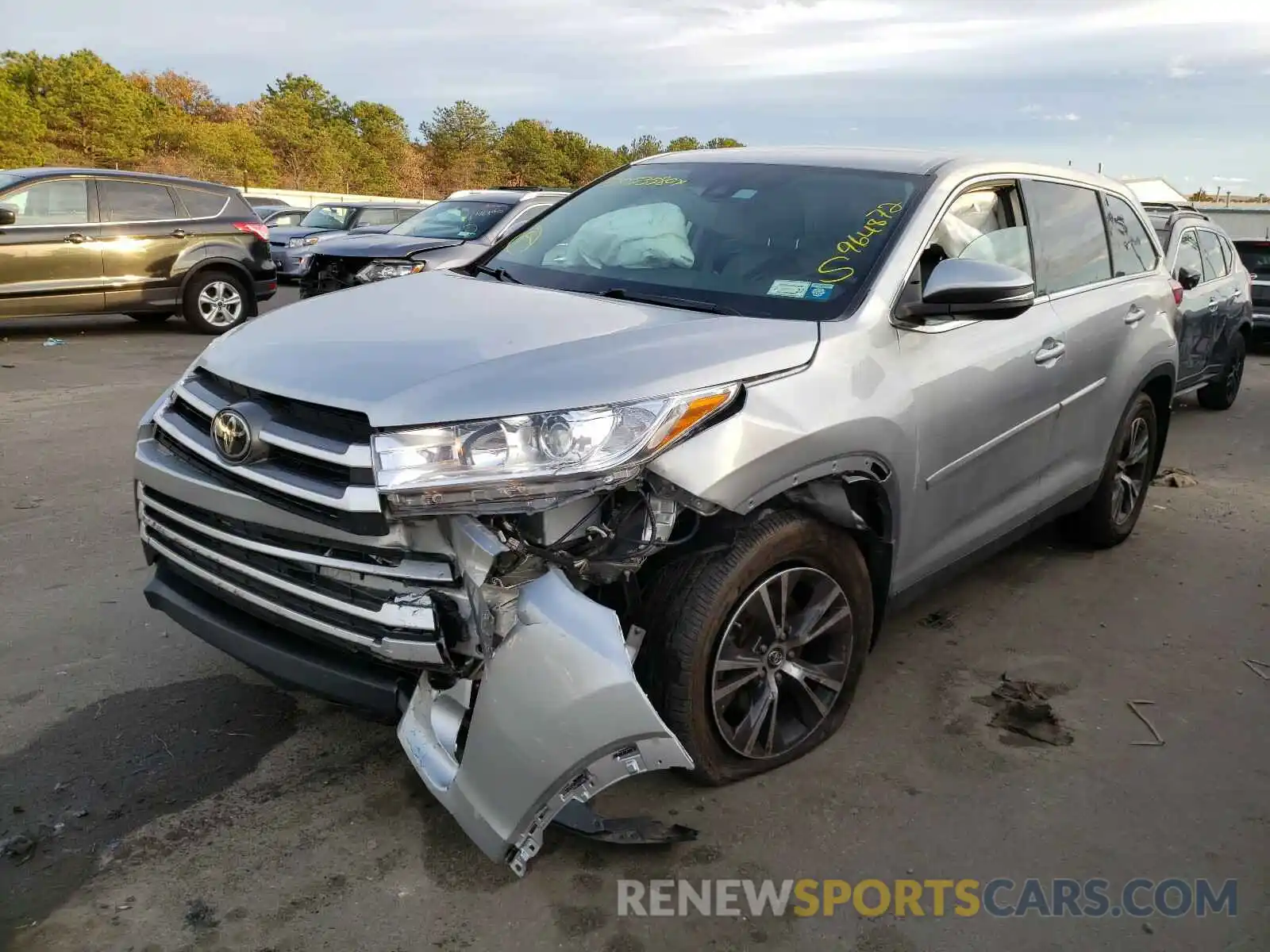 2 Photograph of a damaged car 5TDBZRFH9KS964872 TOYOTA HIGHLANDER 2019