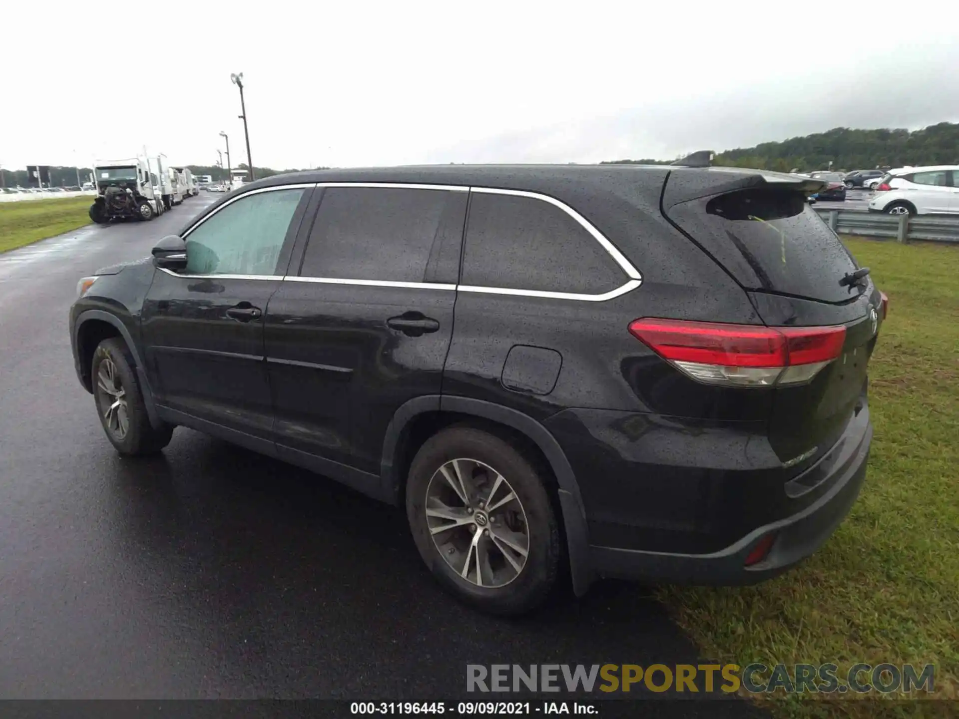 3 Photograph of a damaged car 5TDBZRFH9KS966444 TOYOTA HIGHLANDER 2019