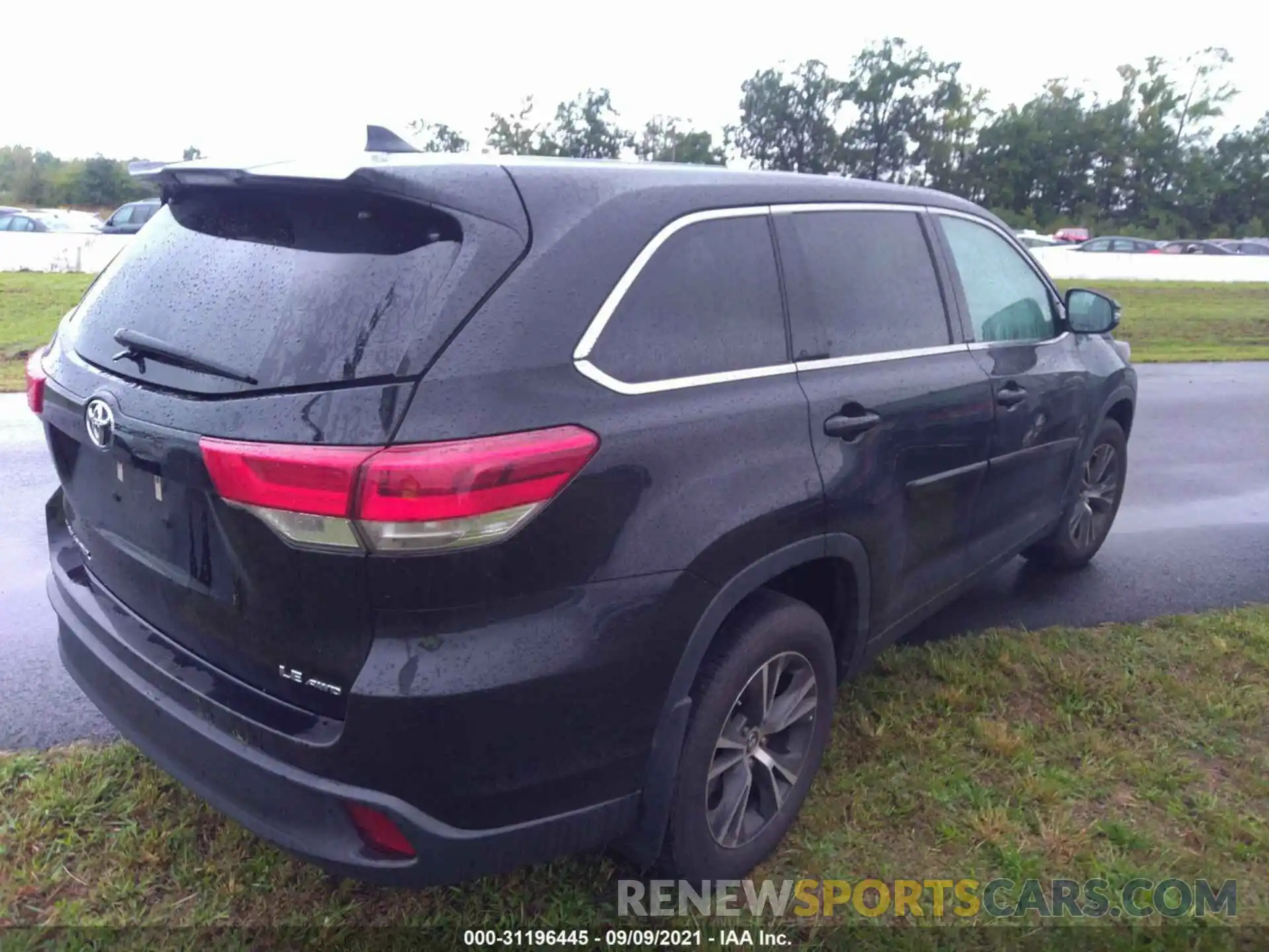 4 Photograph of a damaged car 5TDBZRFH9KS966444 TOYOTA HIGHLANDER 2019