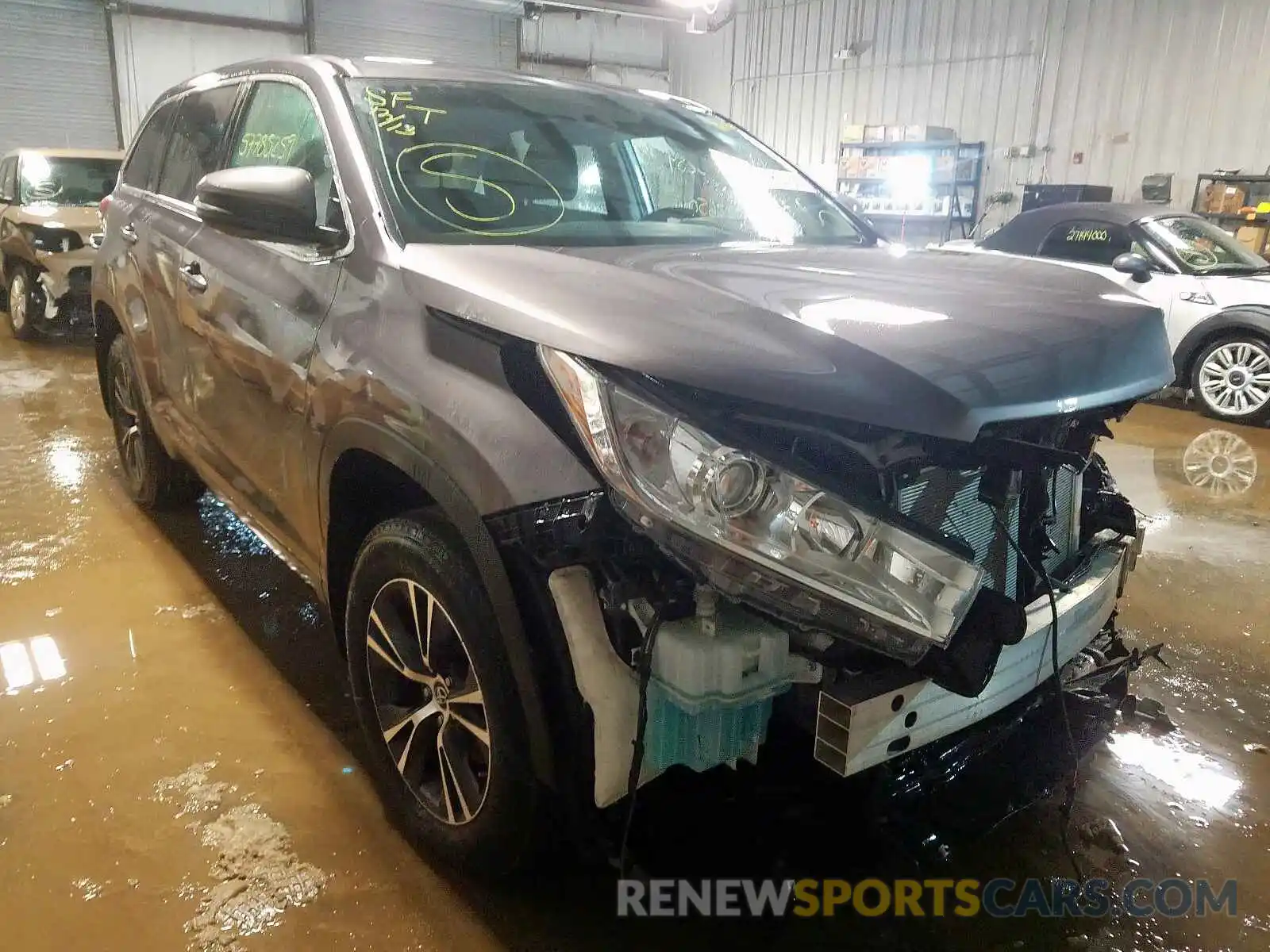 1 Photograph of a damaged car 5TDBZRFH9KS967772 TOYOTA HIGHLANDER 2019