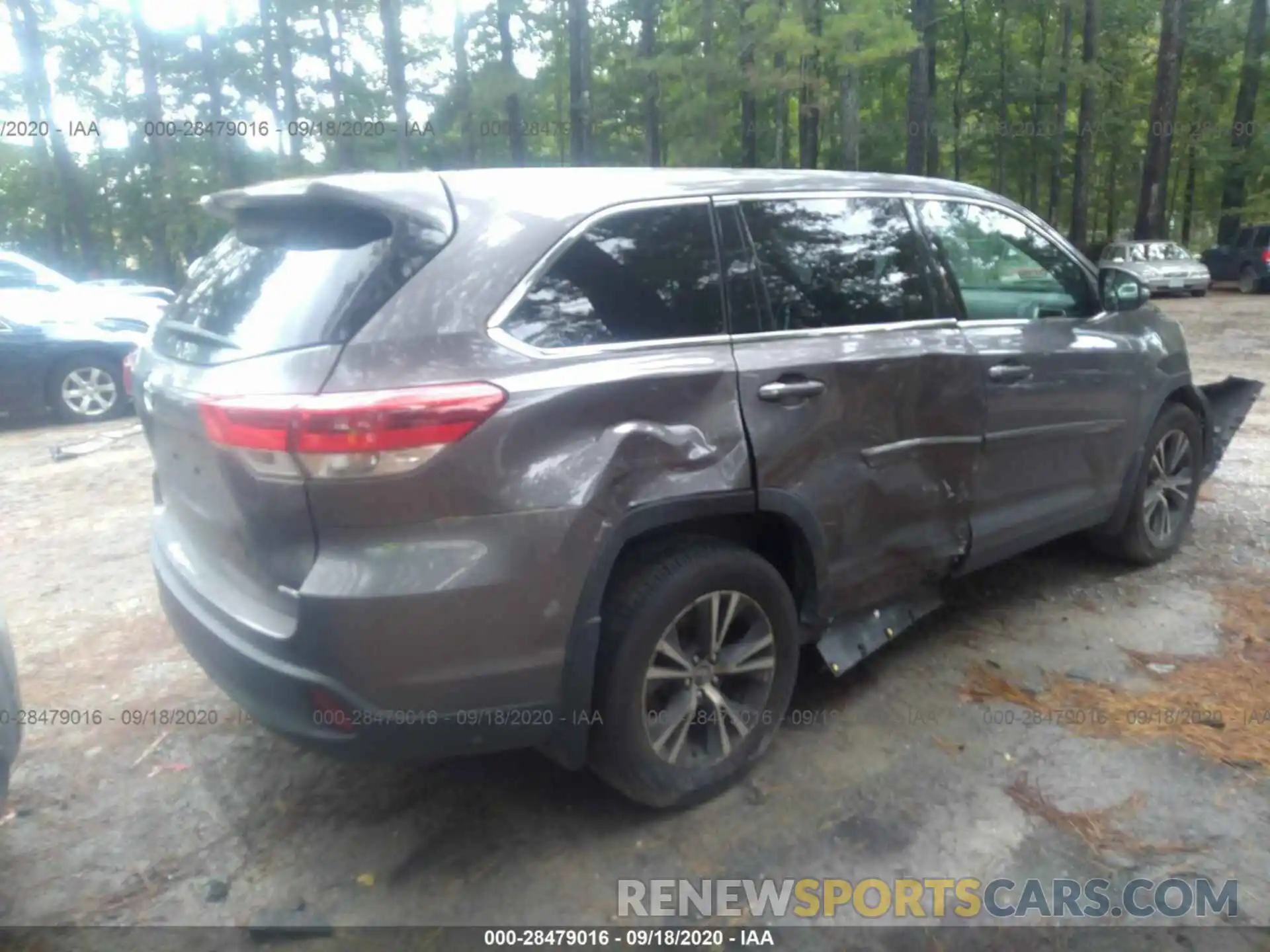 4 Photograph of a damaged car 5TDBZRFH9KS973930 TOYOTA HIGHLANDER 2019