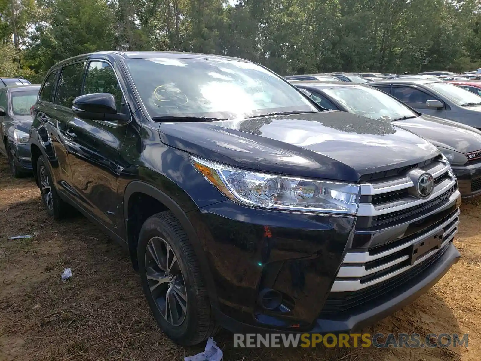 1 Photograph of a damaged car 5TDBZRFH9KS974608 TOYOTA HIGHLANDER 2019