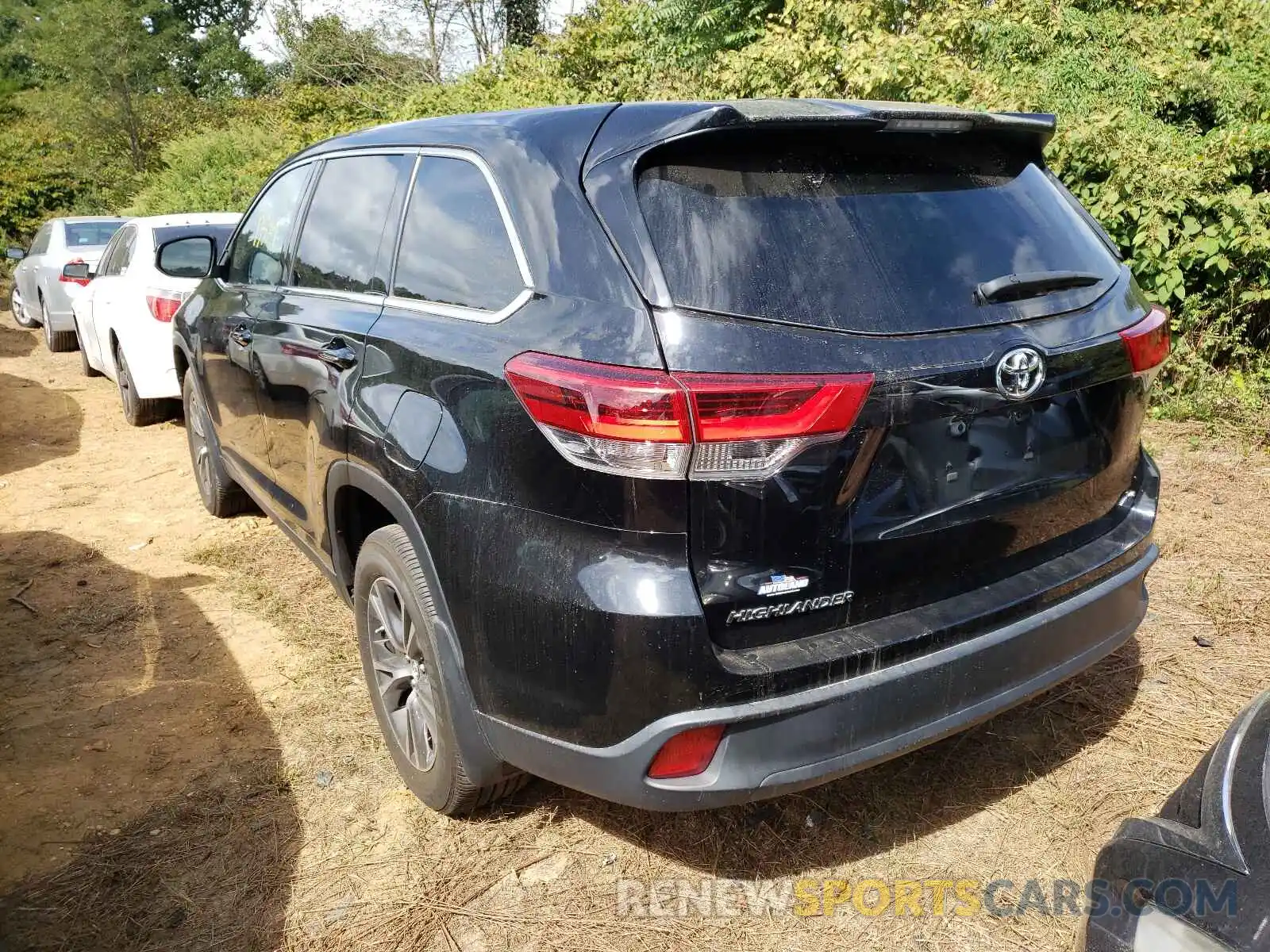 3 Photograph of a damaged car 5TDBZRFH9KS974608 TOYOTA HIGHLANDER 2019