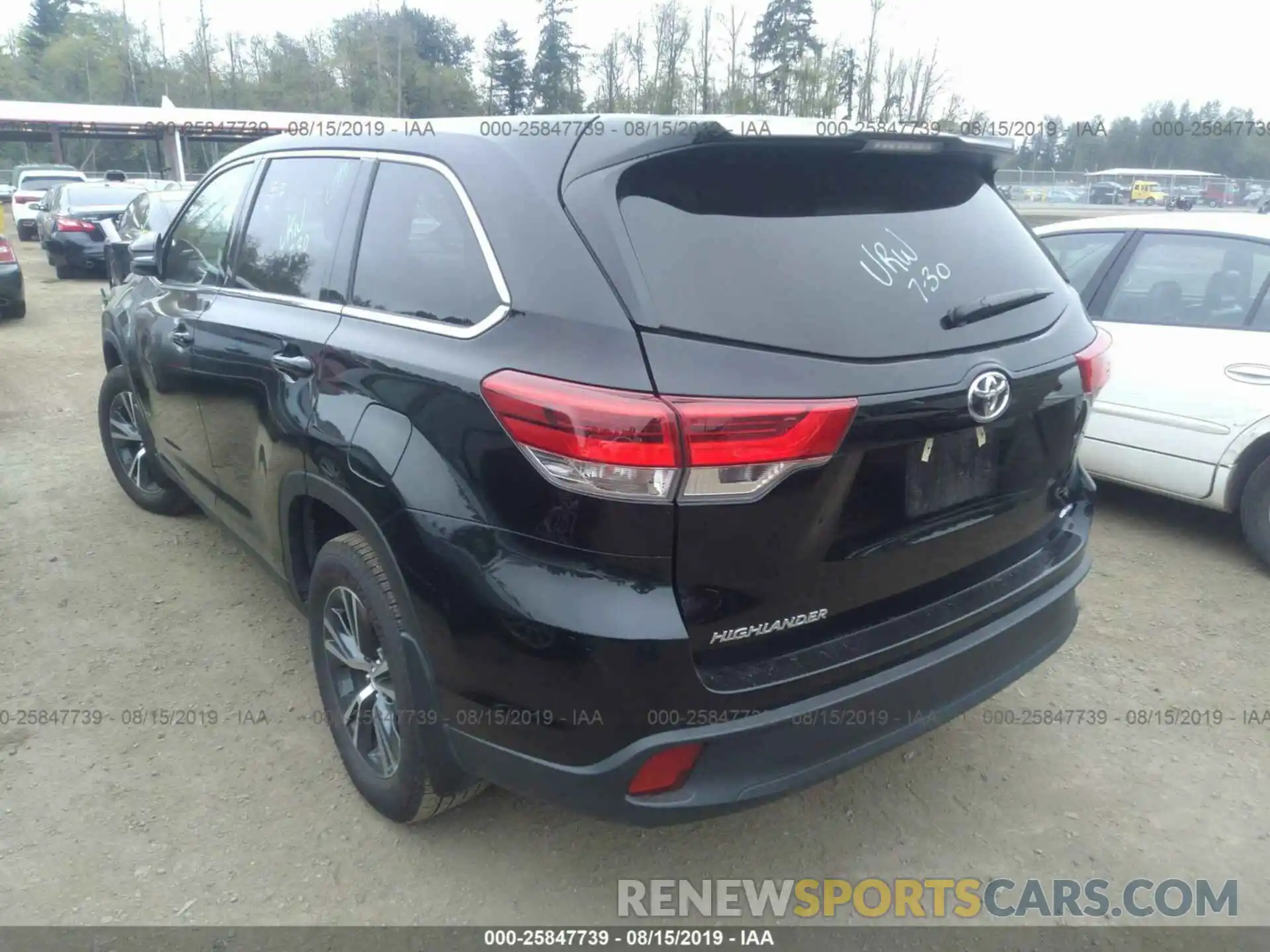 3 Photograph of a damaged car 5TDBZRFH9KS980960 TOYOTA HIGHLANDER 2019