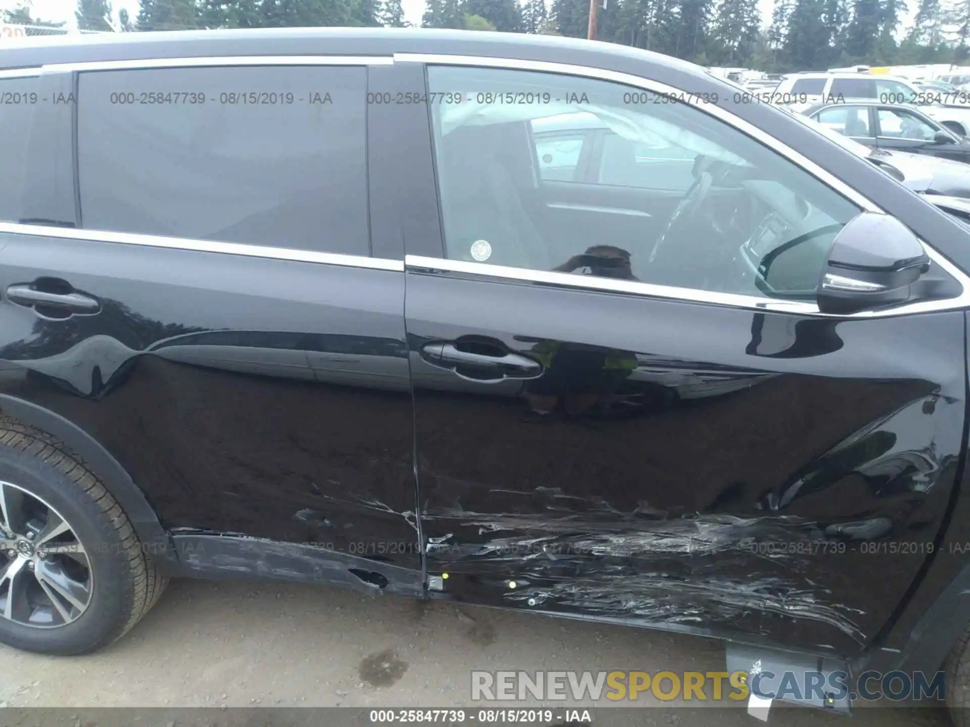 6 Photograph of a damaged car 5TDBZRFH9KS980960 TOYOTA HIGHLANDER 2019