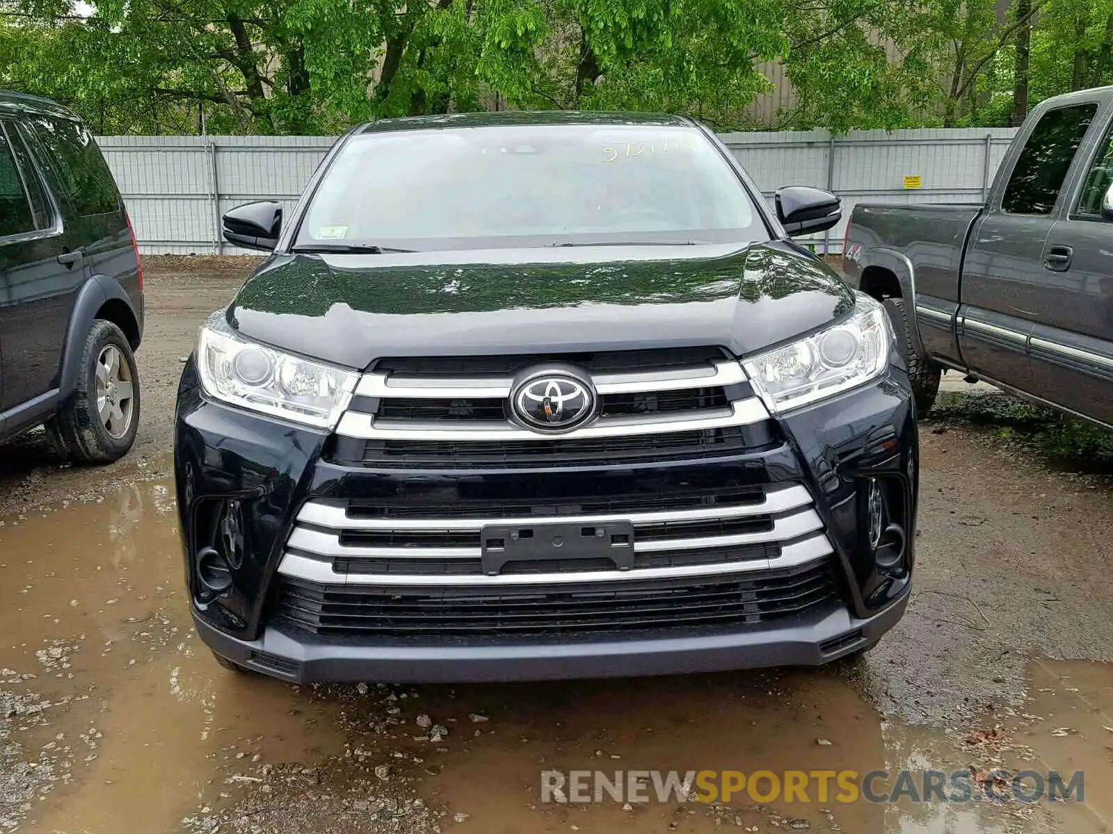 9 Photograph of a damaged car 5TDBZRFH9KS982028 TOYOTA HIGHLANDER 2019