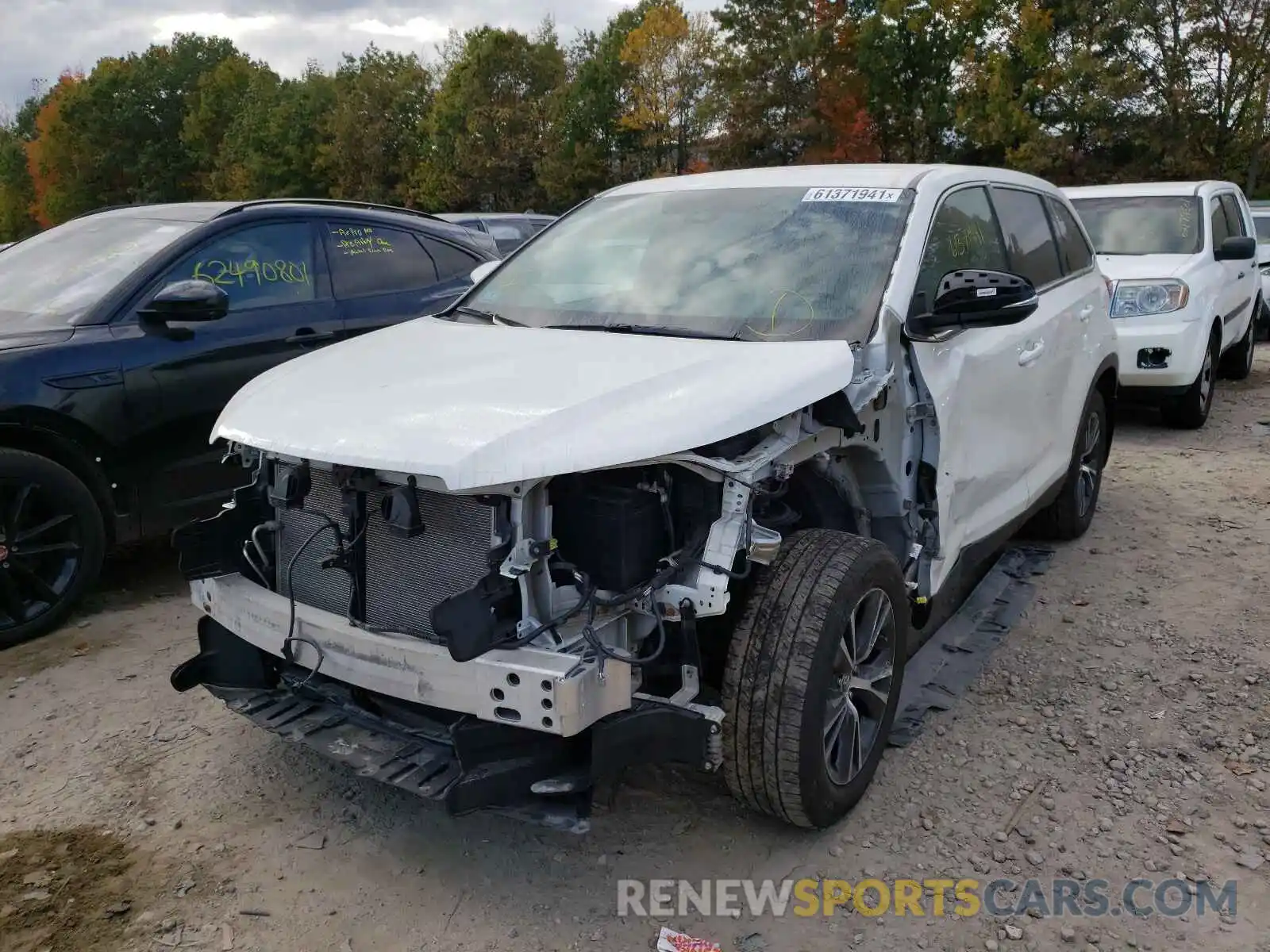 2 Photograph of a damaged car 5TDBZRFH9KS982420 TOYOTA HIGHLANDER 2019