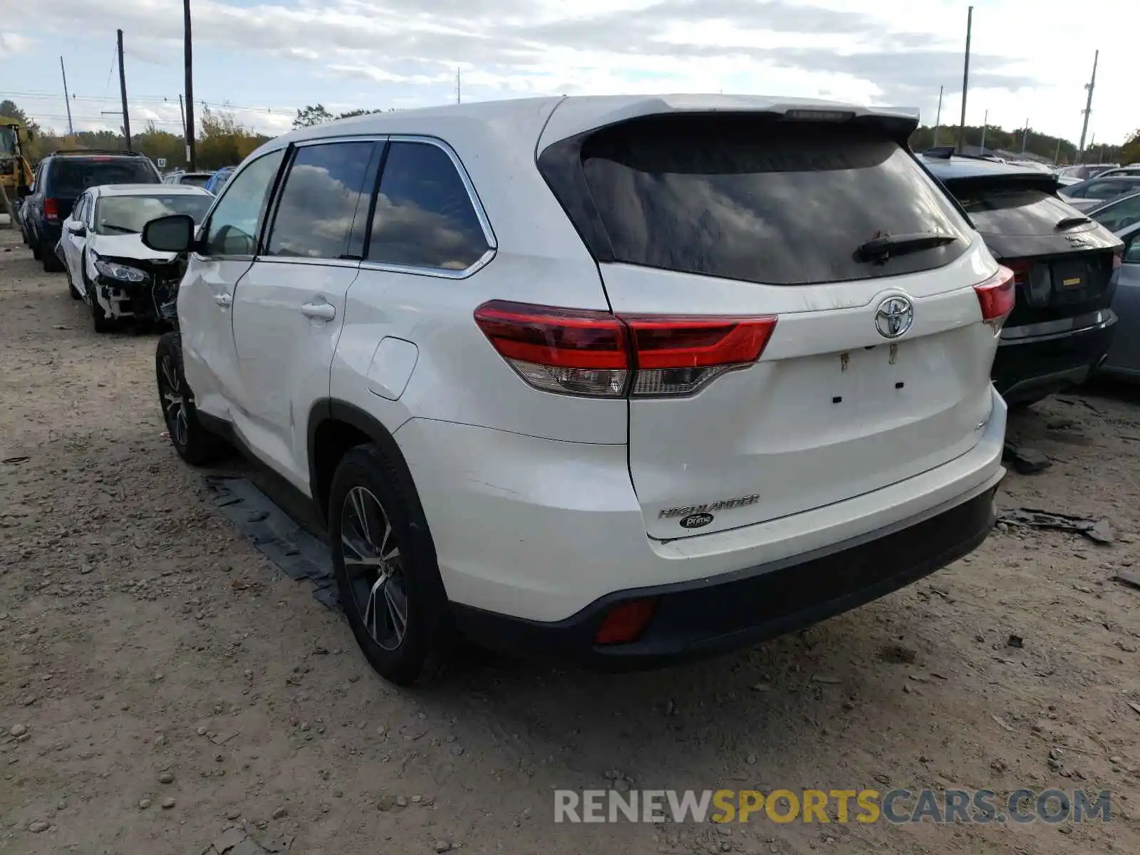 3 Photograph of a damaged car 5TDBZRFH9KS982420 TOYOTA HIGHLANDER 2019