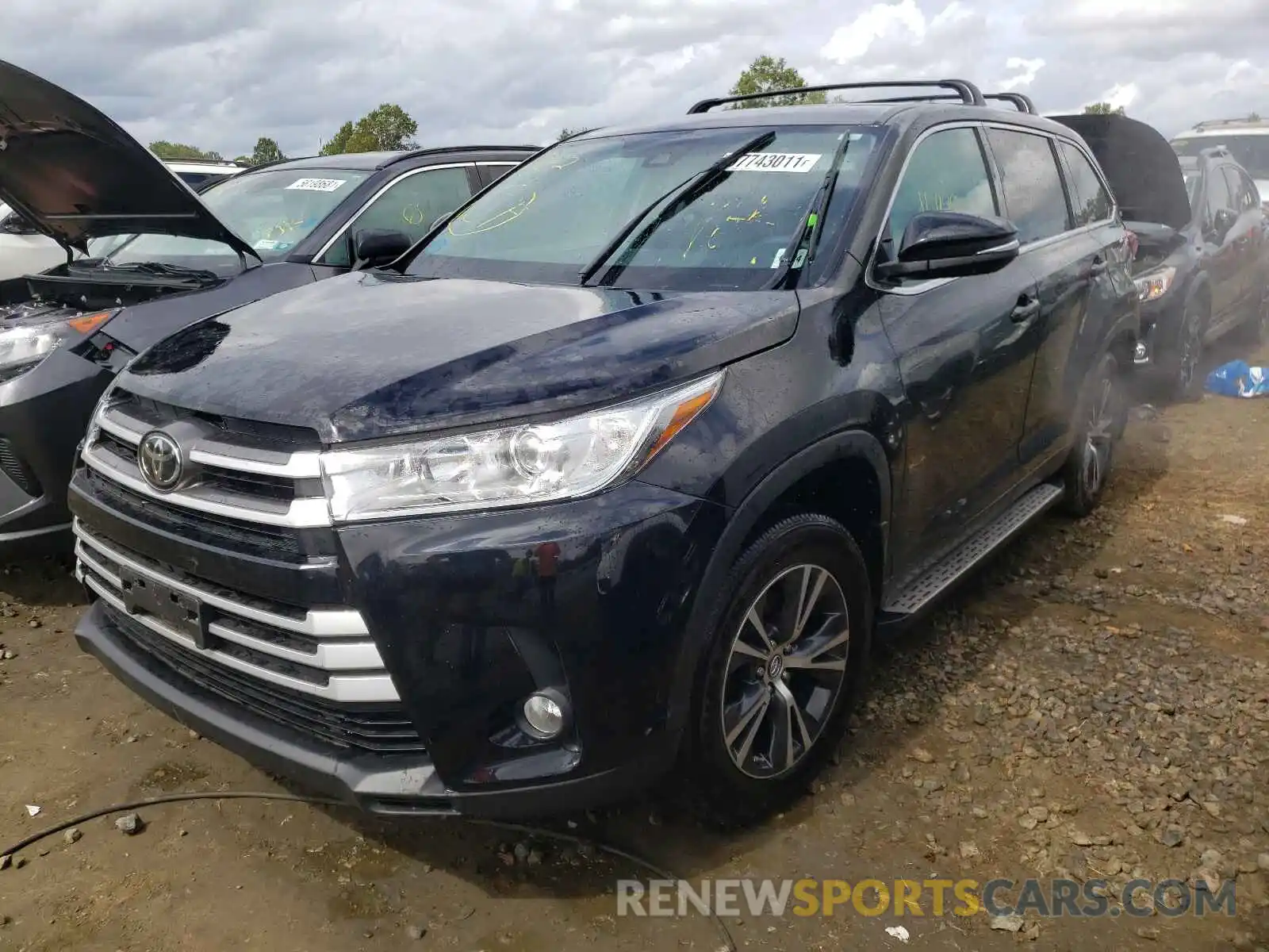 2 Photograph of a damaged car 5TDBZRFH9KS985379 TOYOTA HIGHLANDER 2019