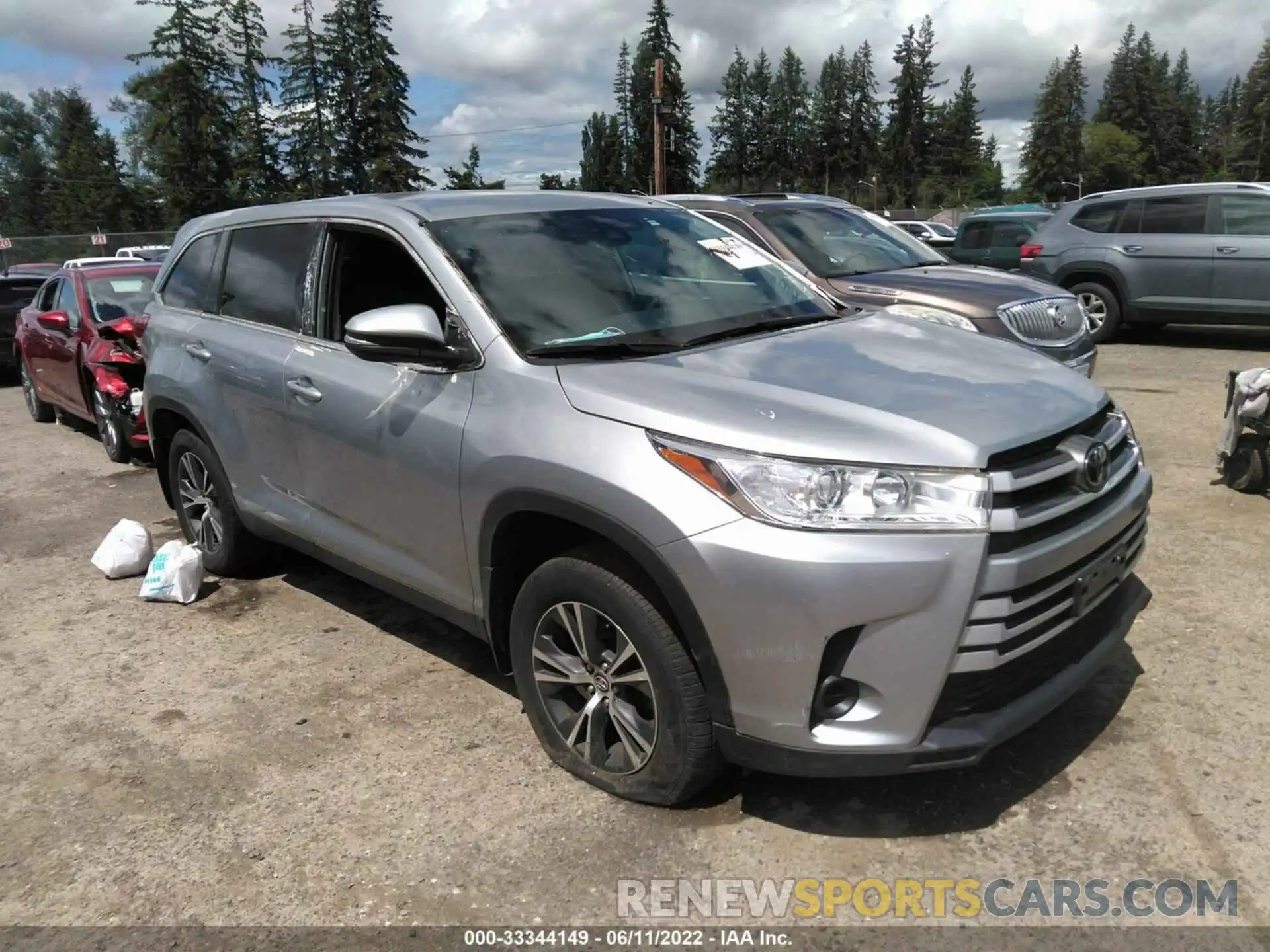 1 Photograph of a damaged car 5TDBZRFH9KS990470 TOYOTA HIGHLANDER 2019