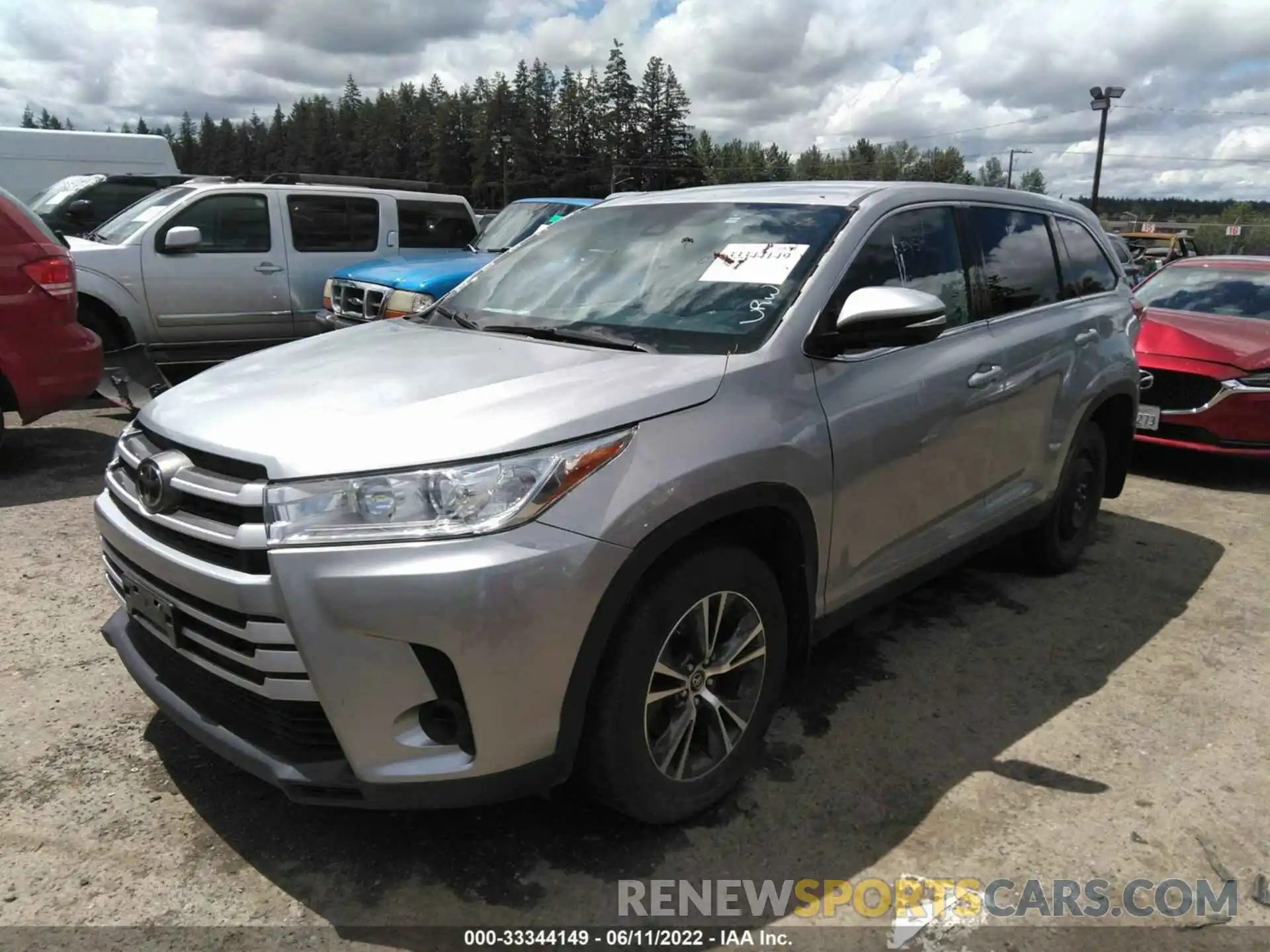 2 Photograph of a damaged car 5TDBZRFH9KS990470 TOYOTA HIGHLANDER 2019