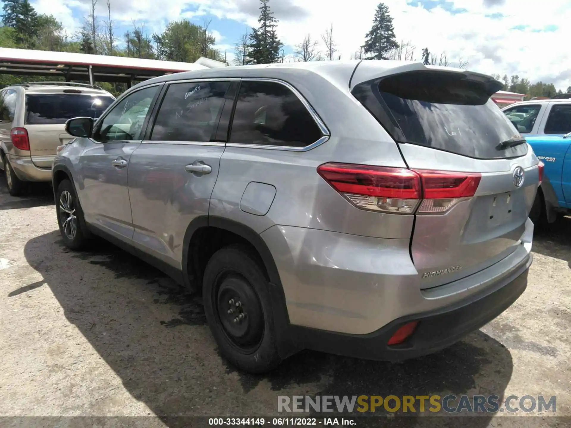 3 Photograph of a damaged car 5TDBZRFH9KS990470 TOYOTA HIGHLANDER 2019