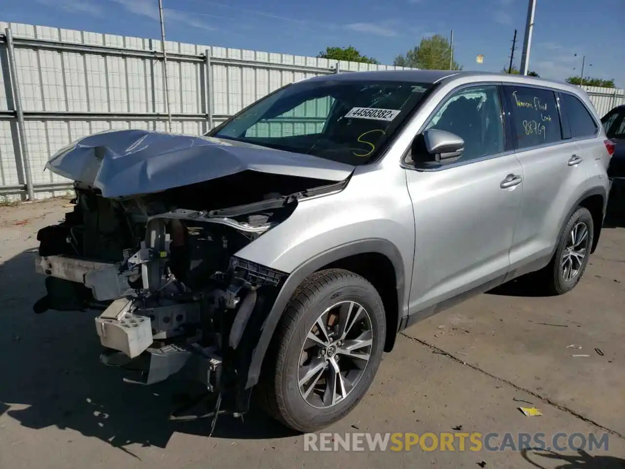 2 Photograph of a damaged car 5TDBZRFH9KS996706 TOYOTA HIGHLANDER 2019