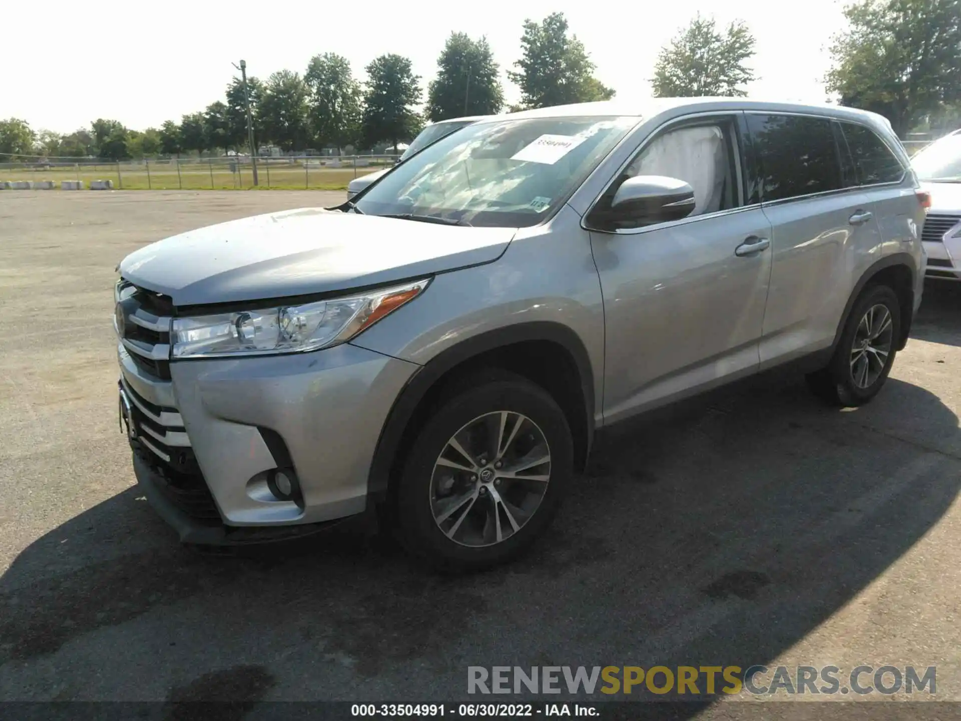 2 Photograph of a damaged car 5TDBZRFH9KS999041 TOYOTA HIGHLANDER 2019