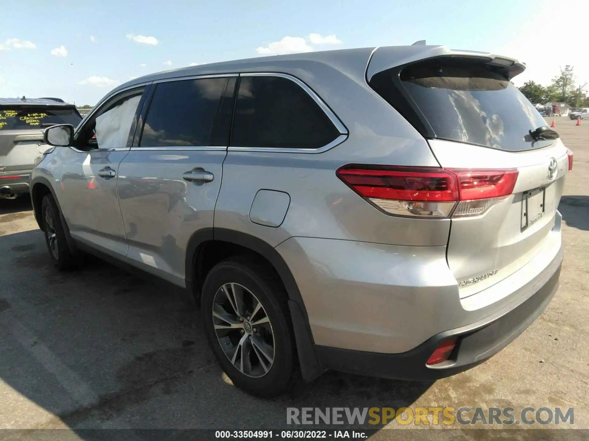 3 Photograph of a damaged car 5TDBZRFH9KS999041 TOYOTA HIGHLANDER 2019