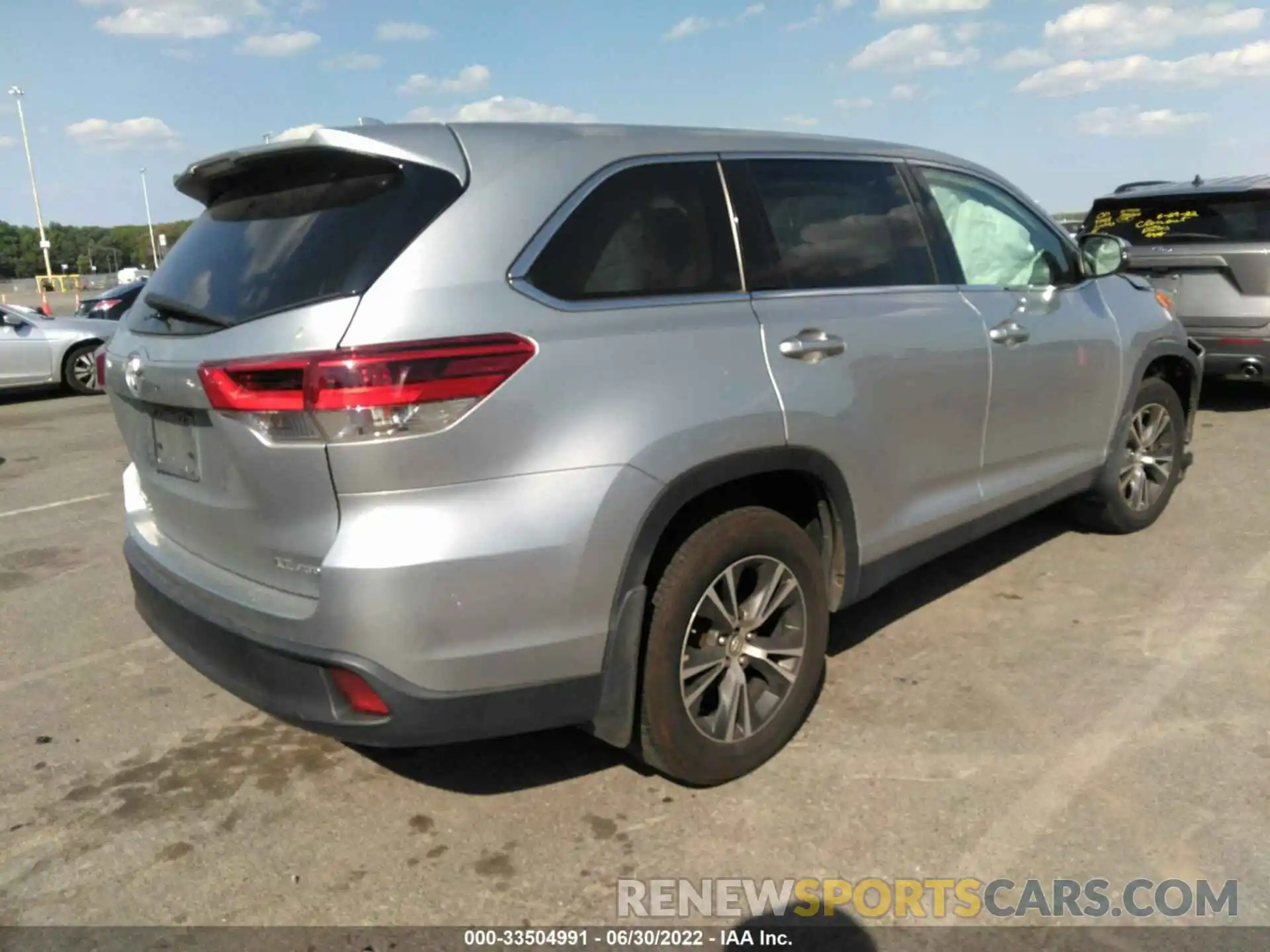 4 Photograph of a damaged car 5TDBZRFH9KS999041 TOYOTA HIGHLANDER 2019