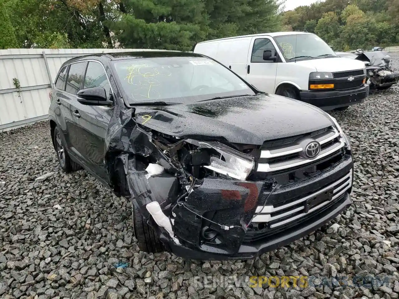 1 Photograph of a damaged car 5TDBZRFHXKS700656 TOYOTA HIGHLANDER 2019