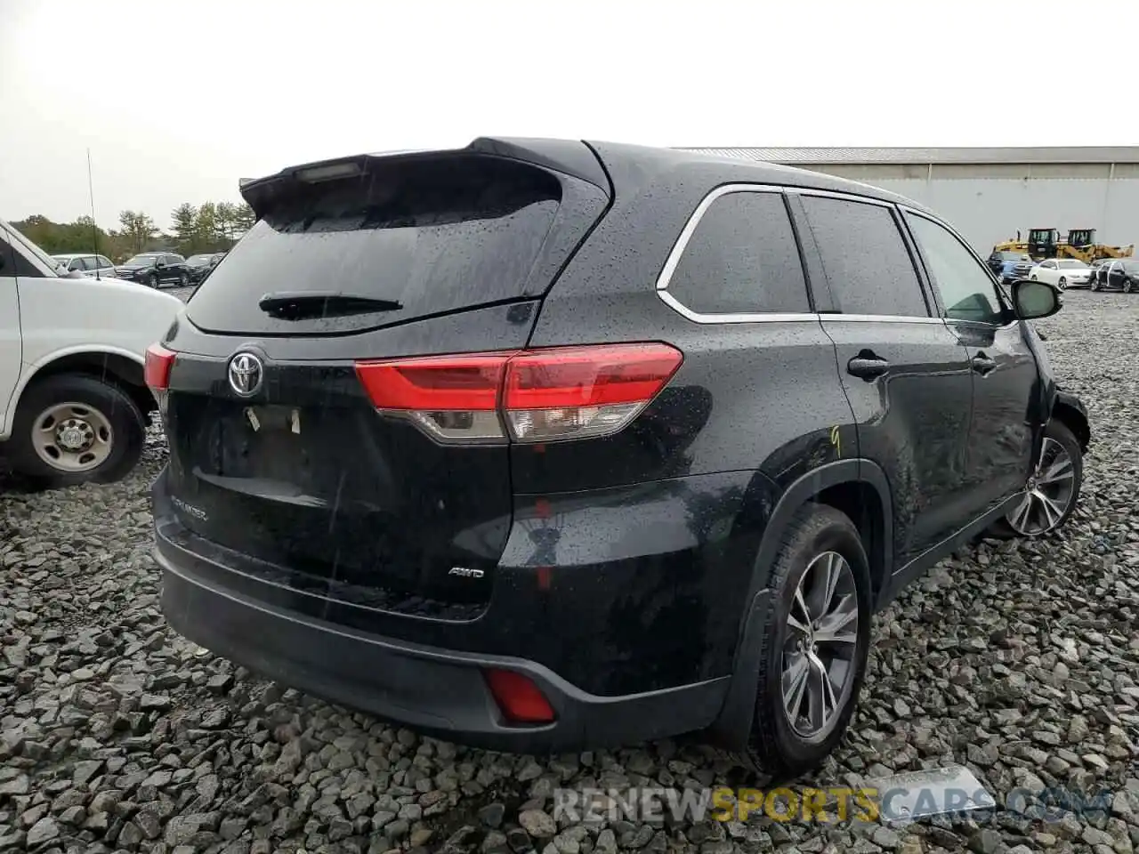 4 Photograph of a damaged car 5TDBZRFHXKS700656 TOYOTA HIGHLANDER 2019