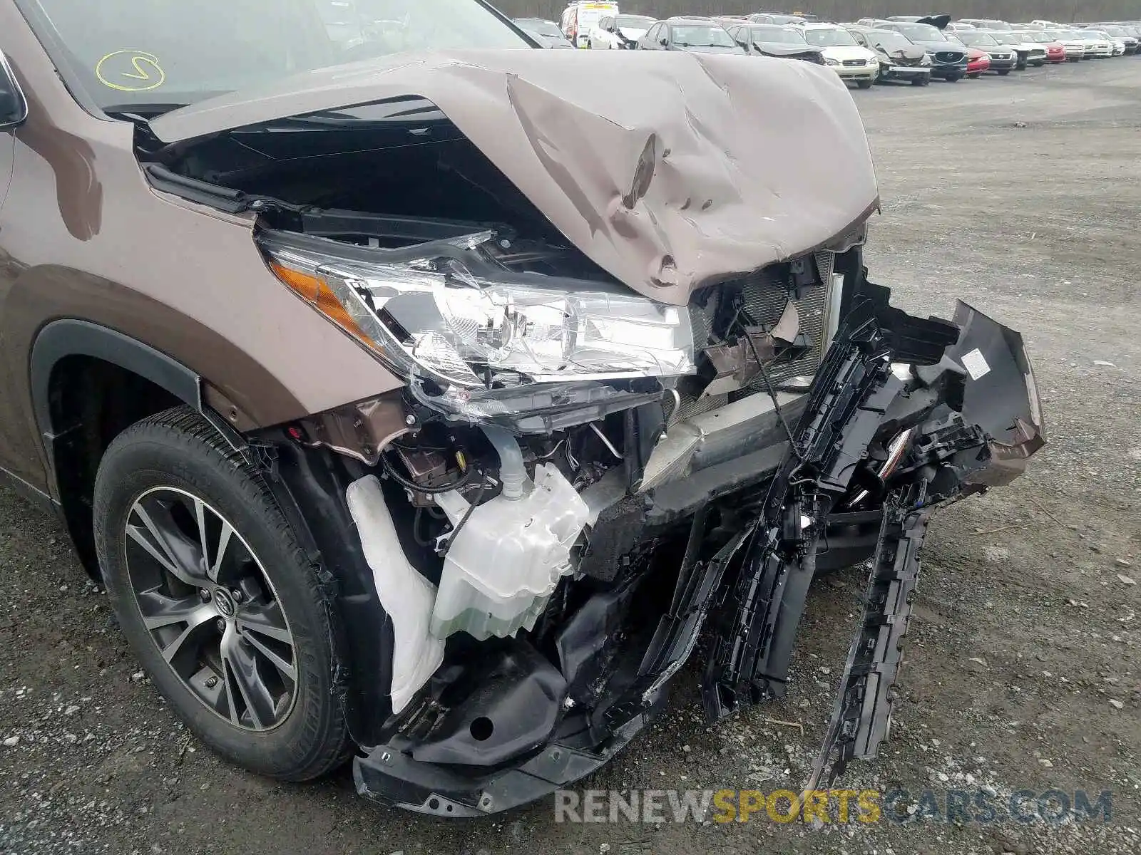 9 Photograph of a damaged car 5TDBZRFHXKS701158 TOYOTA HIGHLANDER 2019