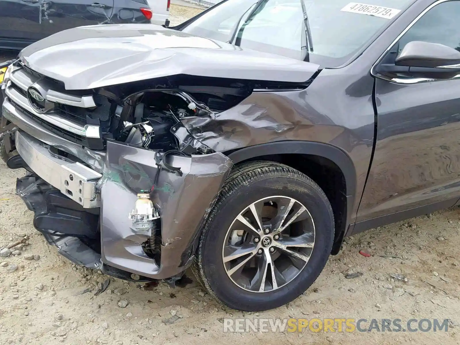 9 Photograph of a damaged car 5TDBZRFHXKS704383 TOYOTA HIGHLANDER 2019