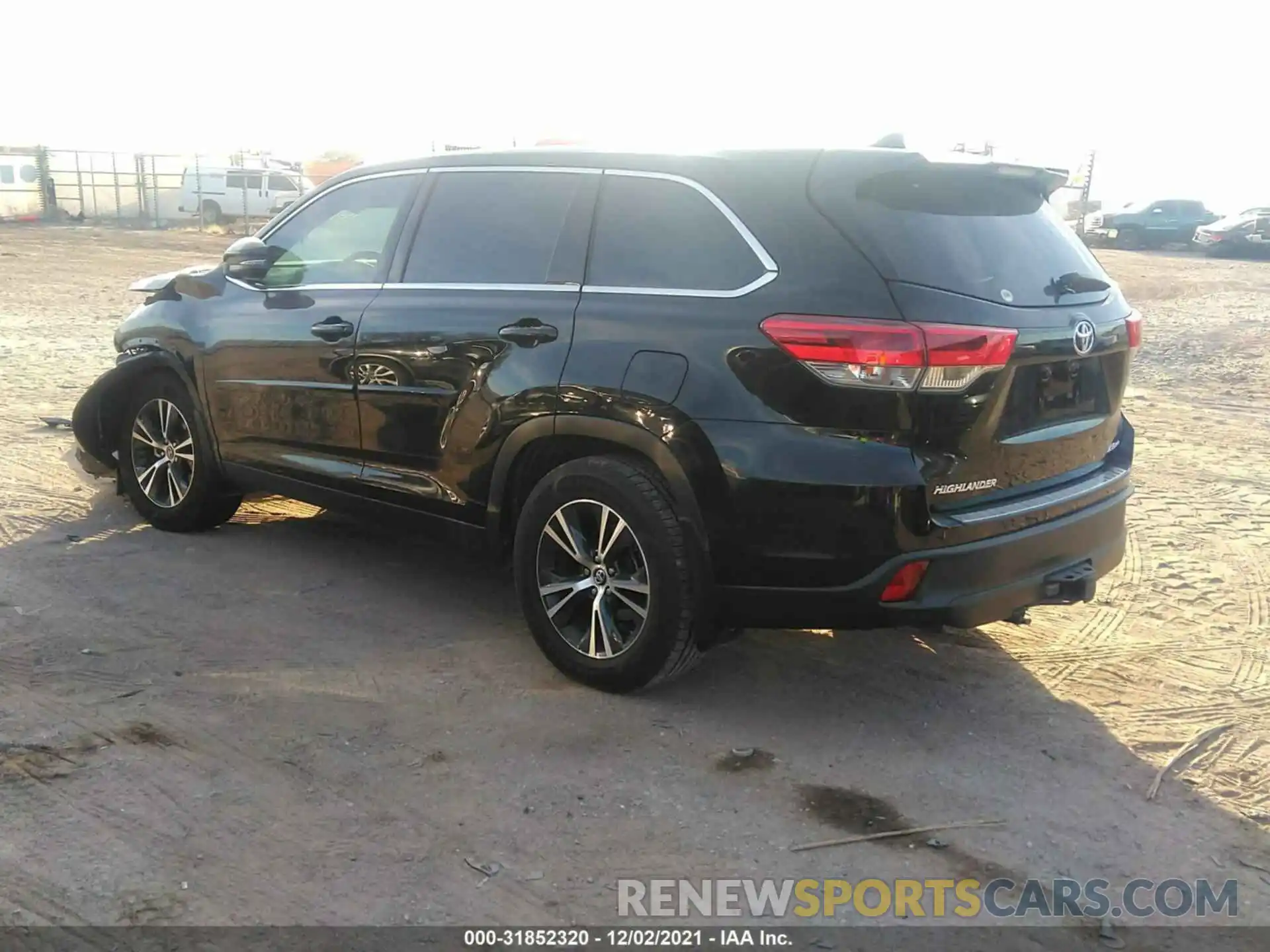 3 Photograph of a damaged car 5TDBZRFHXKS705324 TOYOTA HIGHLANDER 2019