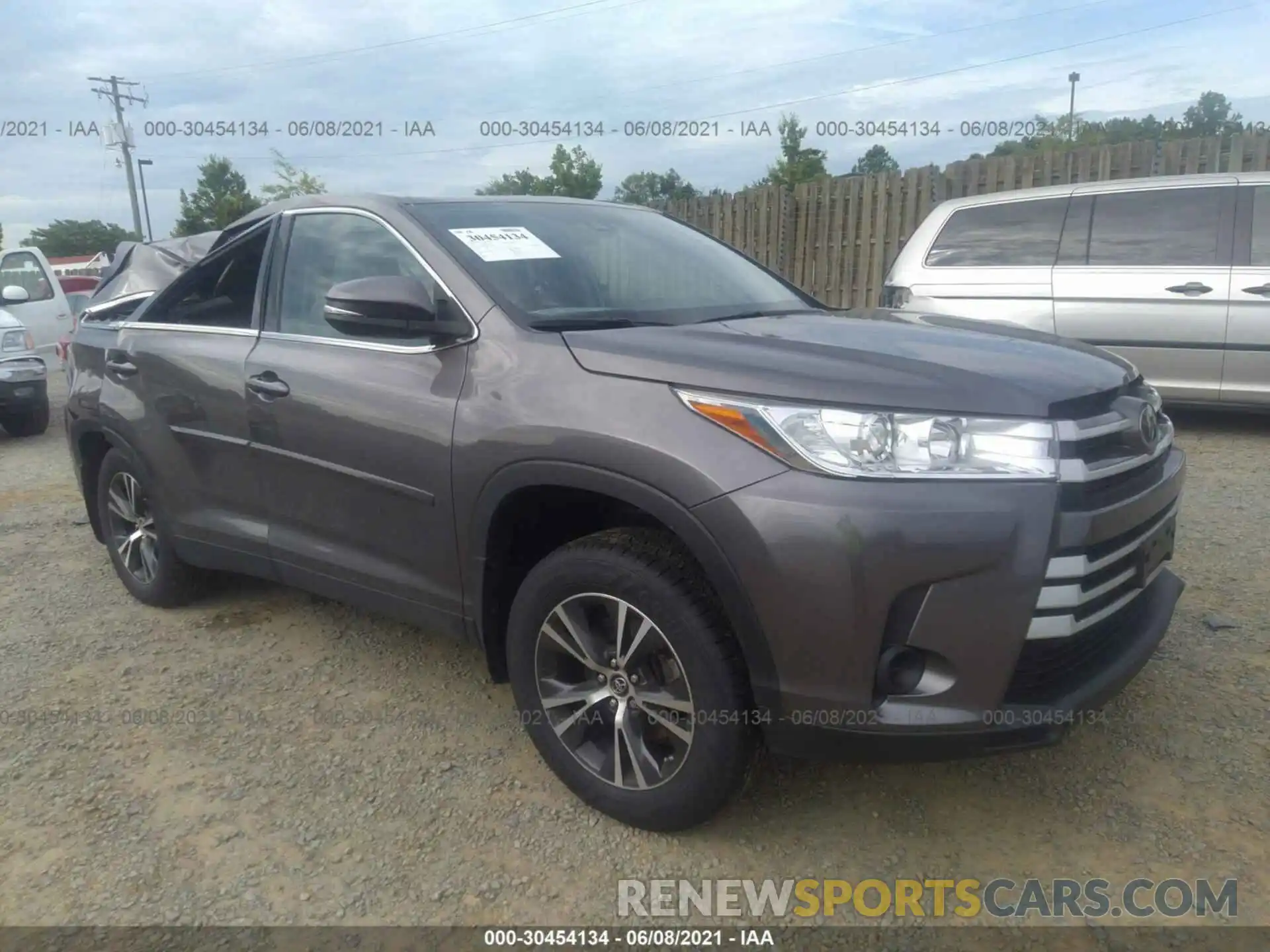 1 Photograph of a damaged car 5TDBZRFHXKS706120 TOYOTA HIGHLANDER 2019