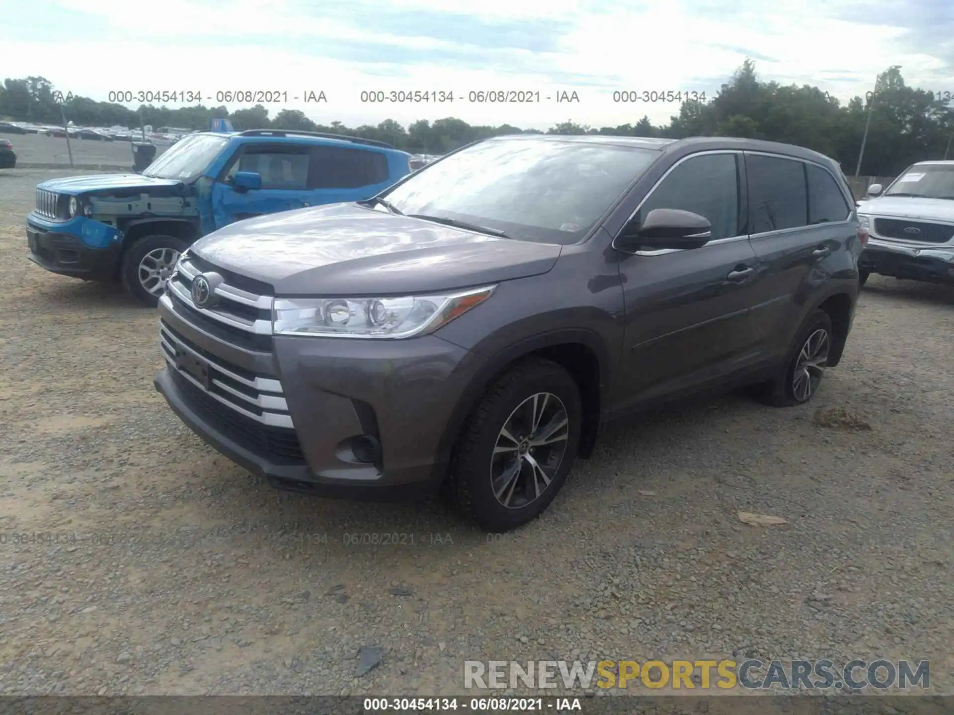 2 Photograph of a damaged car 5TDBZRFHXKS706120 TOYOTA HIGHLANDER 2019