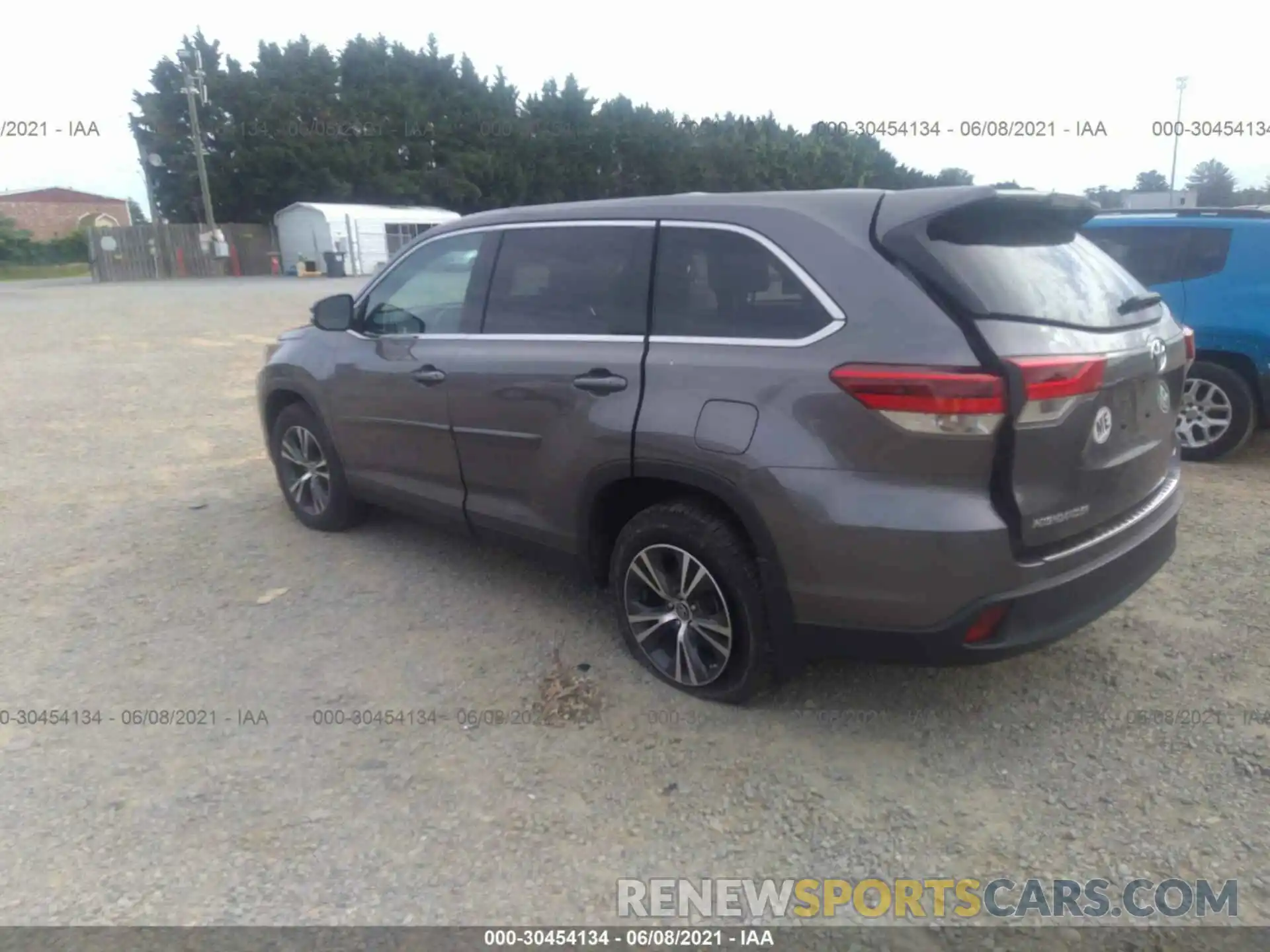 3 Photograph of a damaged car 5TDBZRFHXKS706120 TOYOTA HIGHLANDER 2019