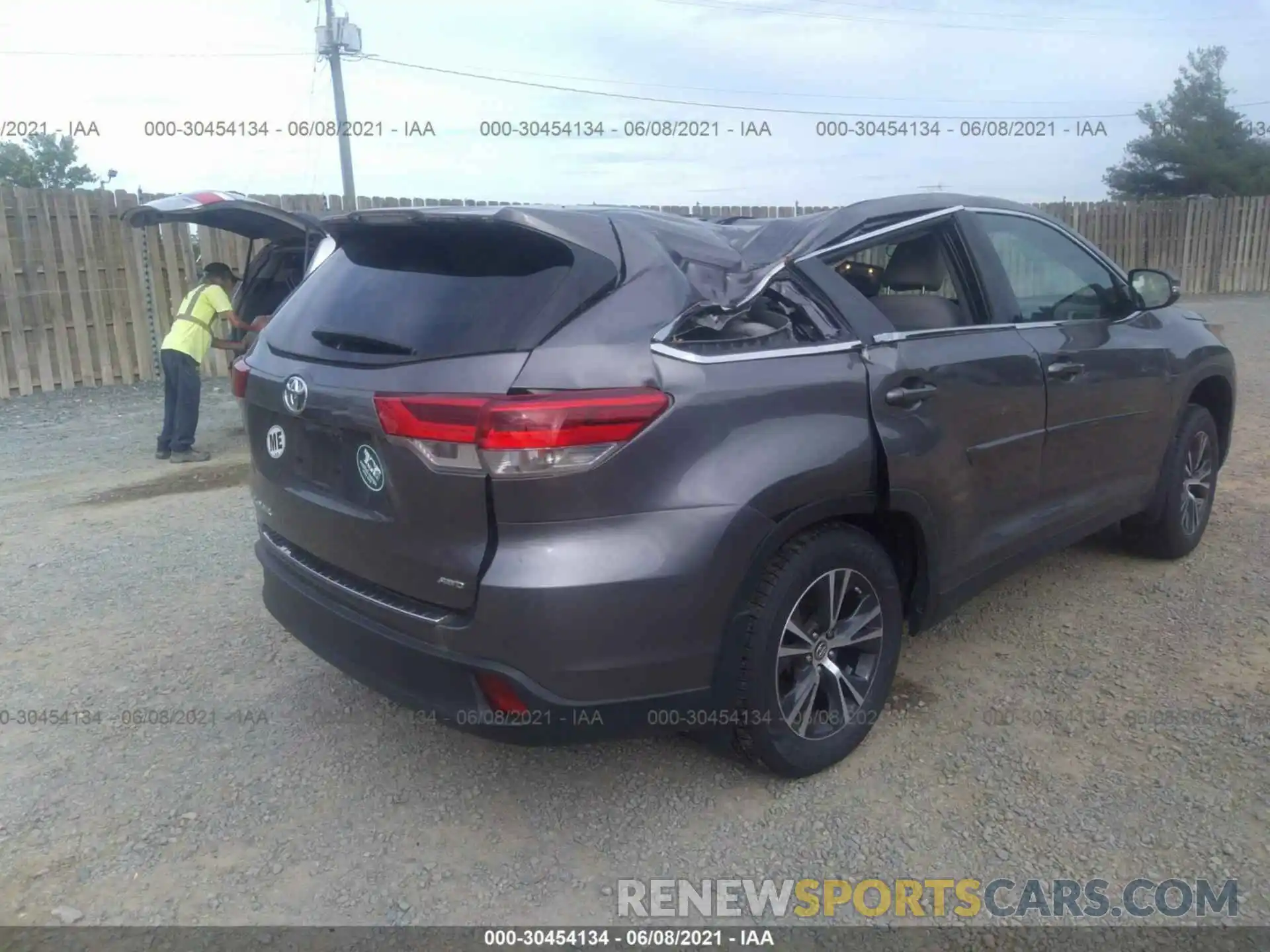 6 Photograph of a damaged car 5TDBZRFHXKS706120 TOYOTA HIGHLANDER 2019