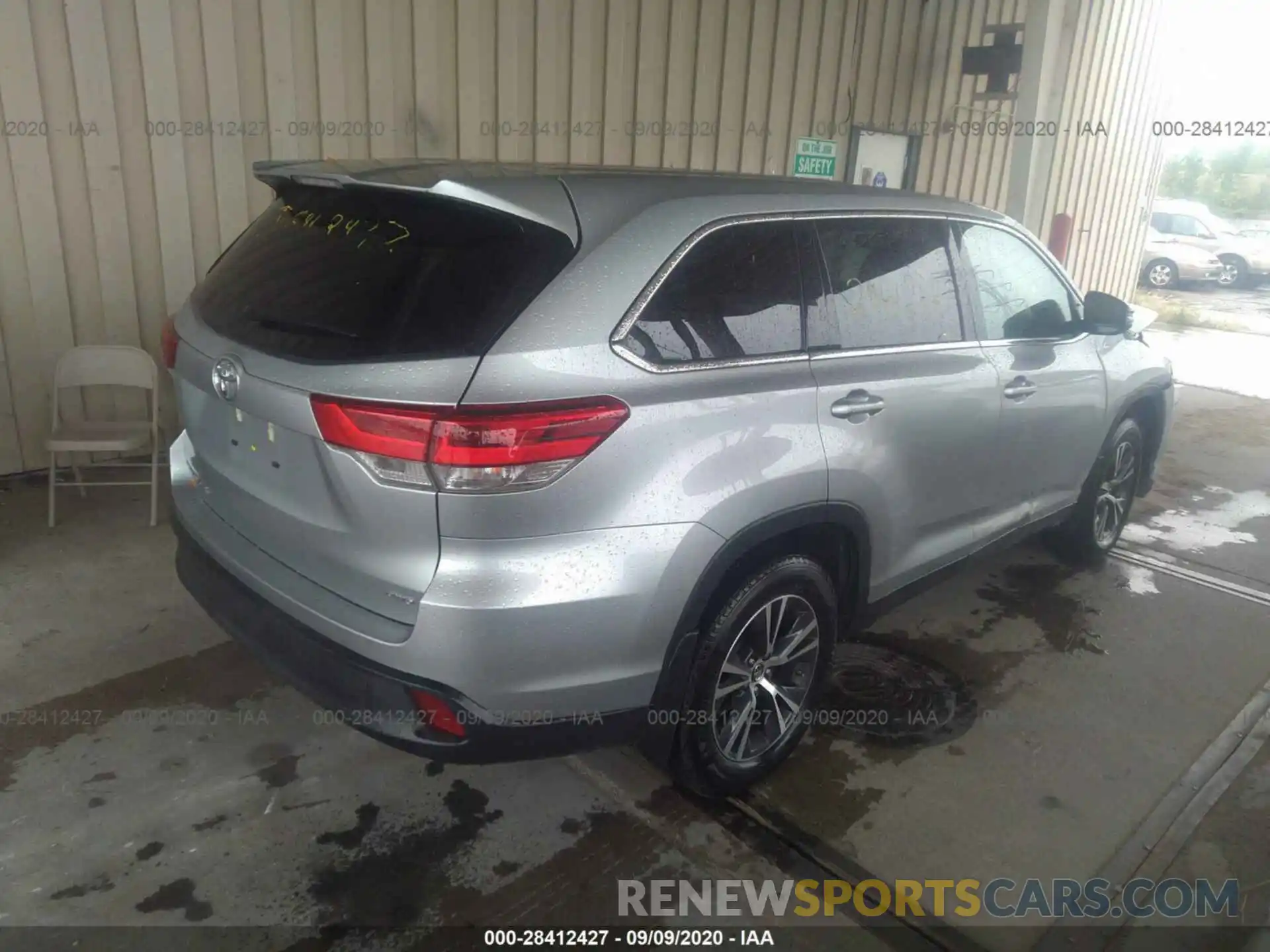 4 Photograph of a damaged car 5TDBZRFHXKS707218 TOYOTA HIGHLANDER 2019