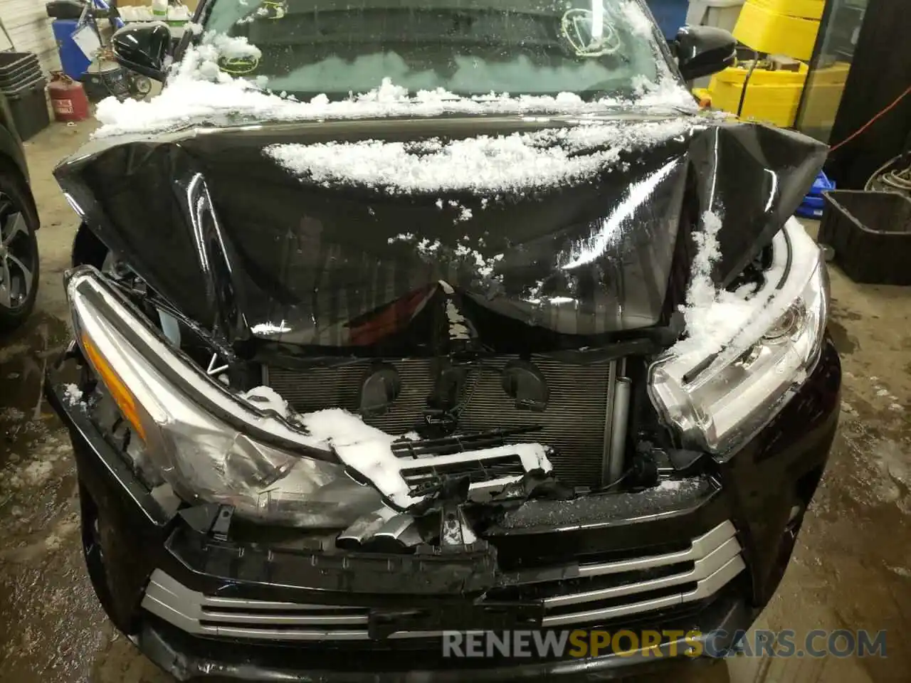 9 Photograph of a damaged car 5TDBZRFHXKS709115 TOYOTA HIGHLANDER 2019