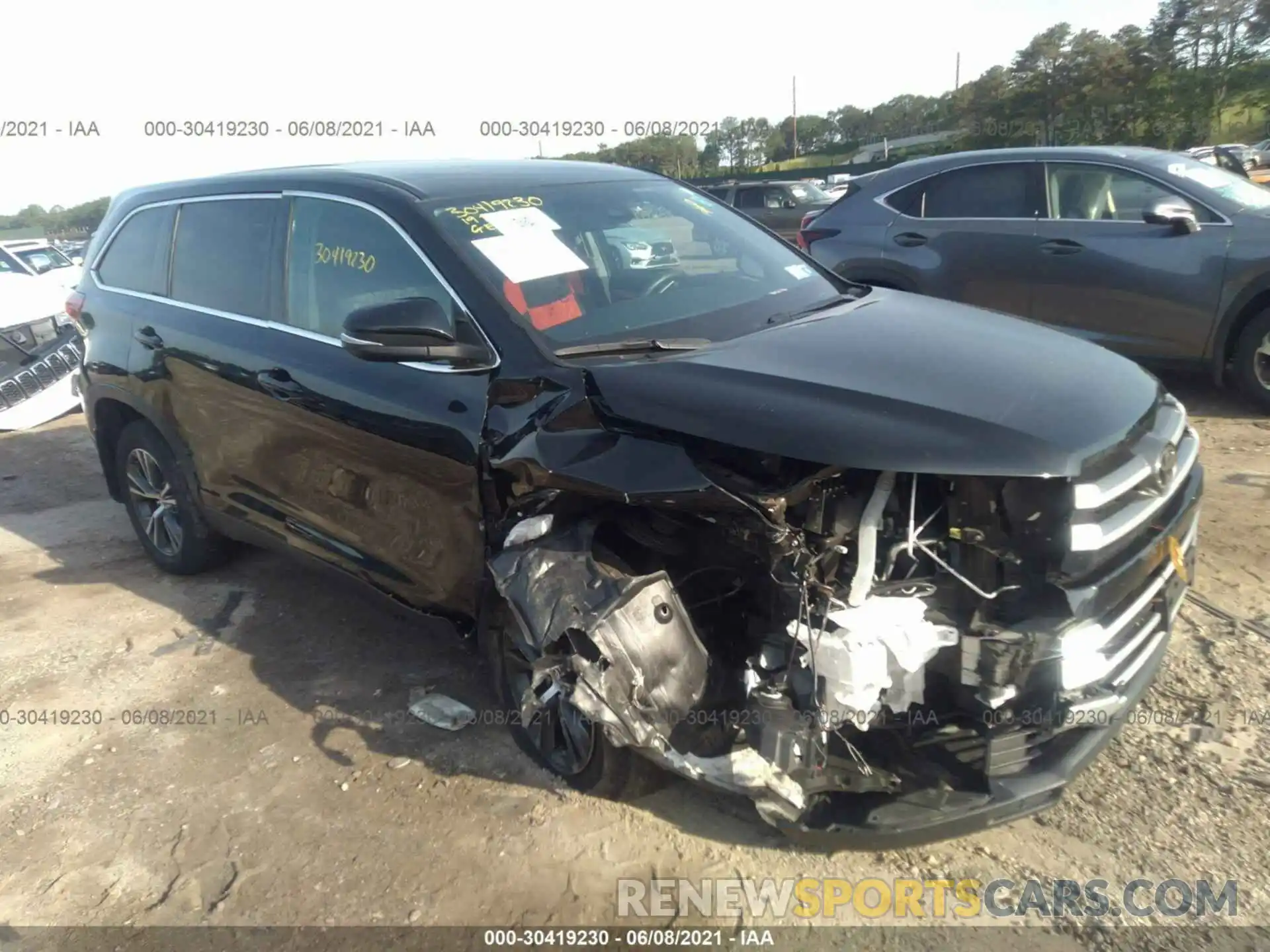 1 Photograph of a damaged car 5TDBZRFHXKS713049 TOYOTA HIGHLANDER 2019