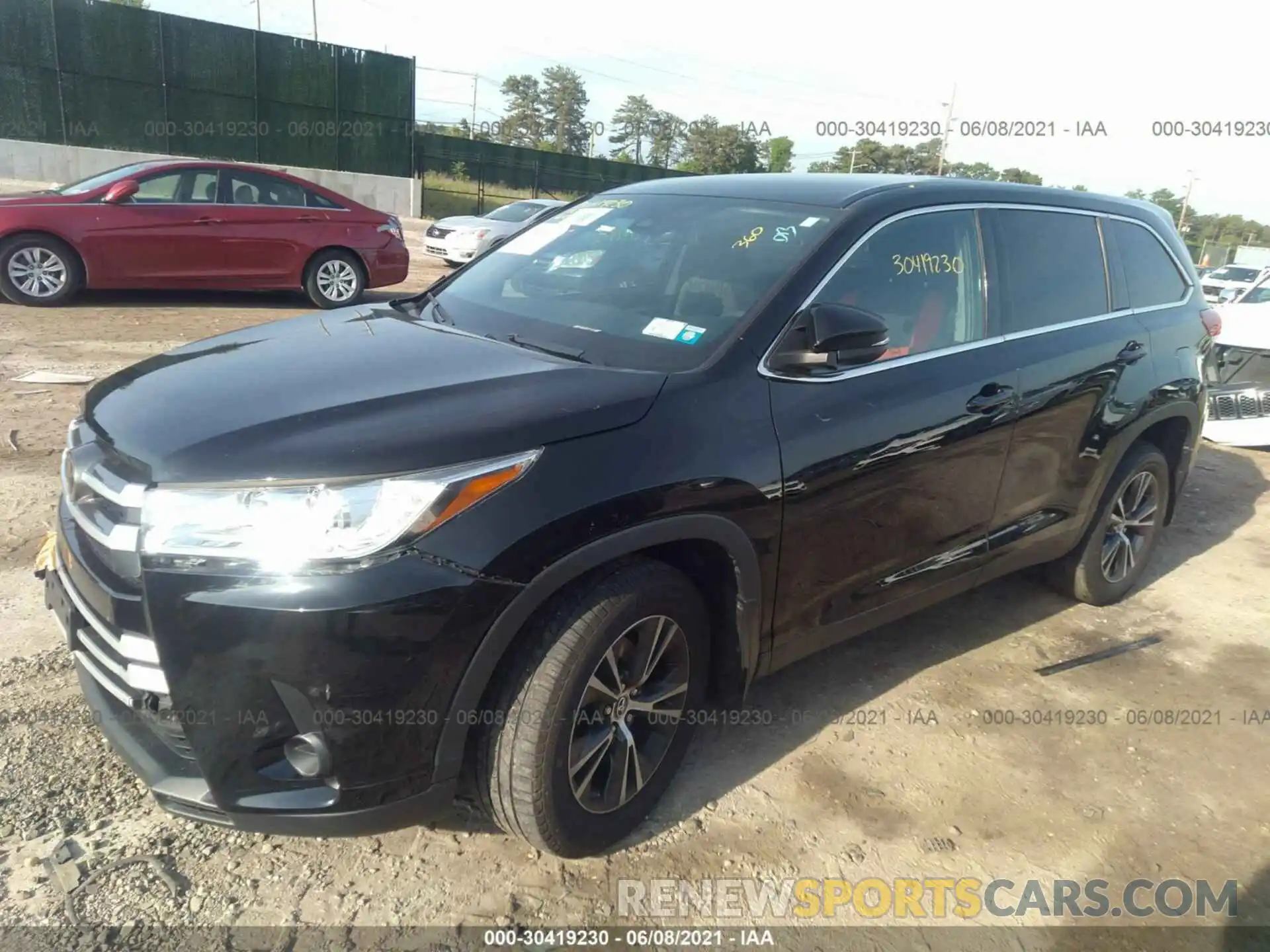 2 Photograph of a damaged car 5TDBZRFHXKS713049 TOYOTA HIGHLANDER 2019