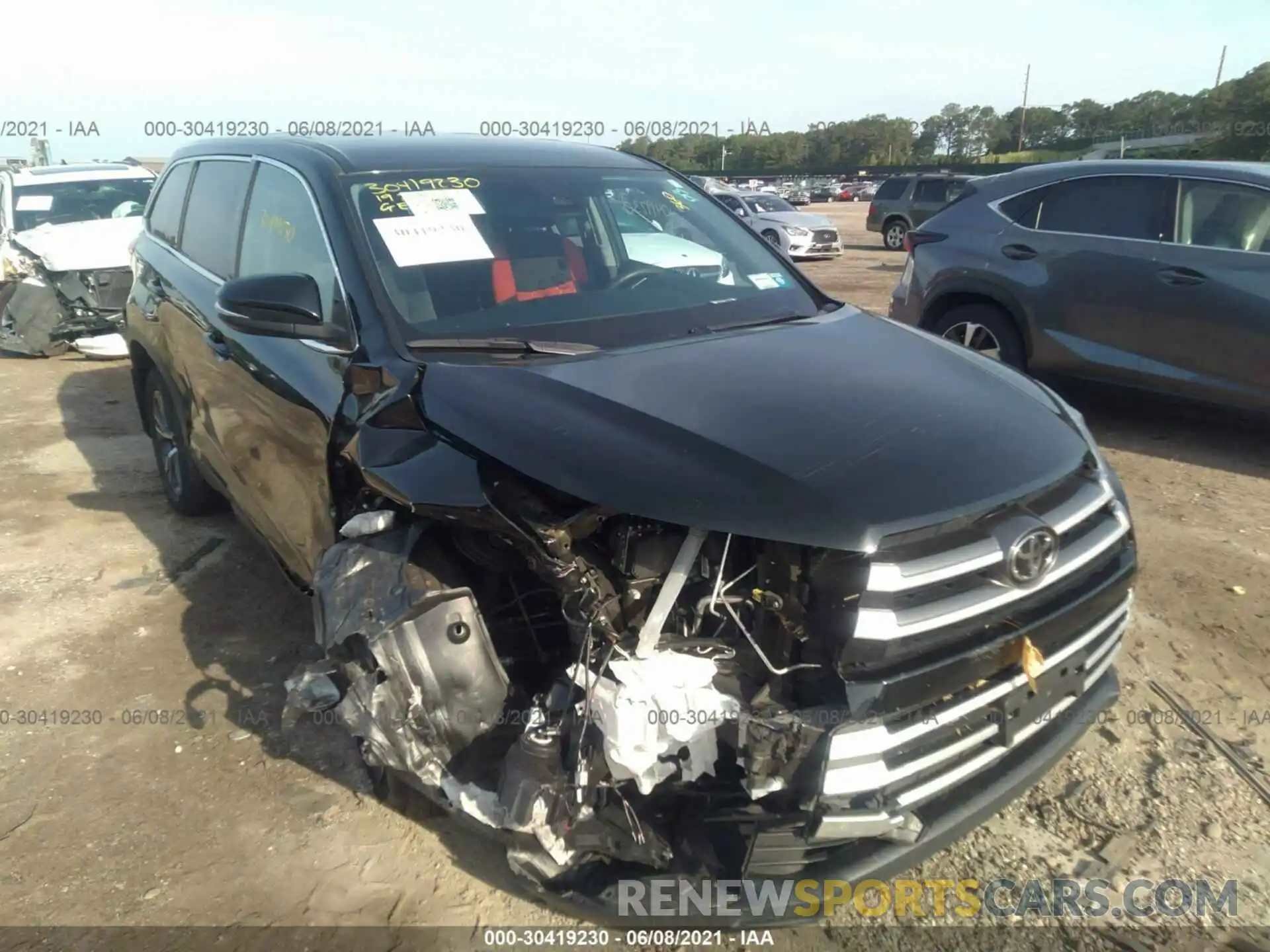 6 Photograph of a damaged car 5TDBZRFHXKS713049 TOYOTA HIGHLANDER 2019