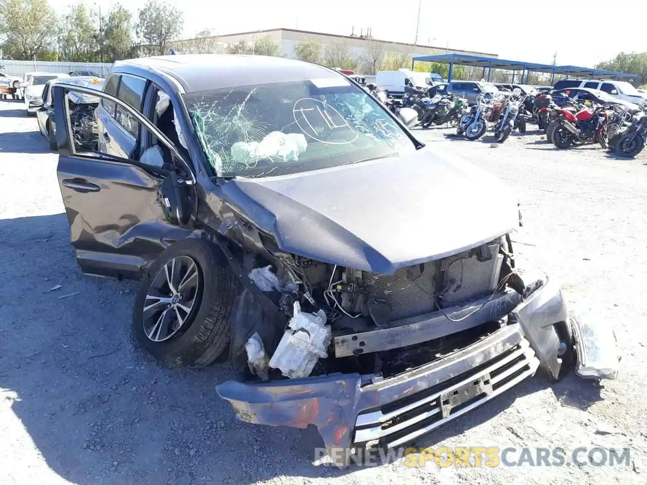 1 Photograph of a damaged car 5TDBZRFHXKS715075 TOYOTA HIGHLANDER 2019