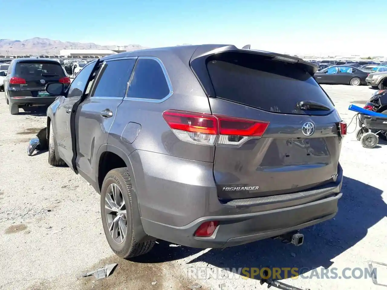 3 Photograph of a damaged car 5TDBZRFHXKS715075 TOYOTA HIGHLANDER 2019