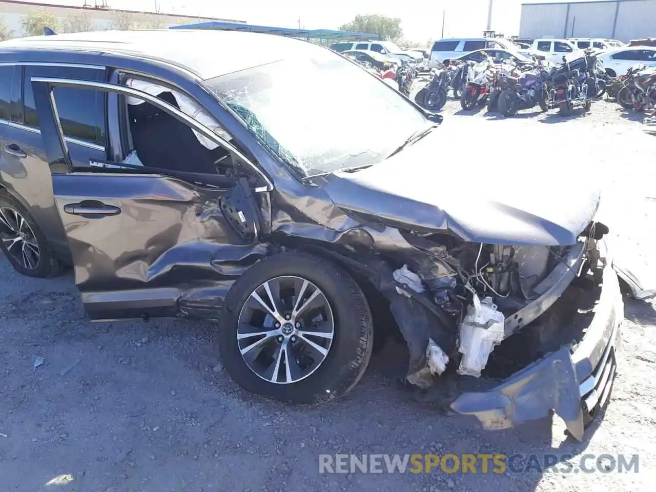 9 Photograph of a damaged car 5TDBZRFHXKS715075 TOYOTA HIGHLANDER 2019