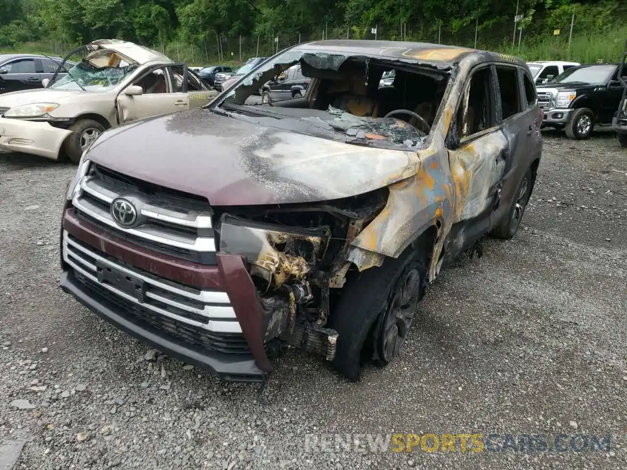 2 Photograph of a damaged car 5TDBZRFHXKS717702 TOYOTA HIGHLANDER 2019