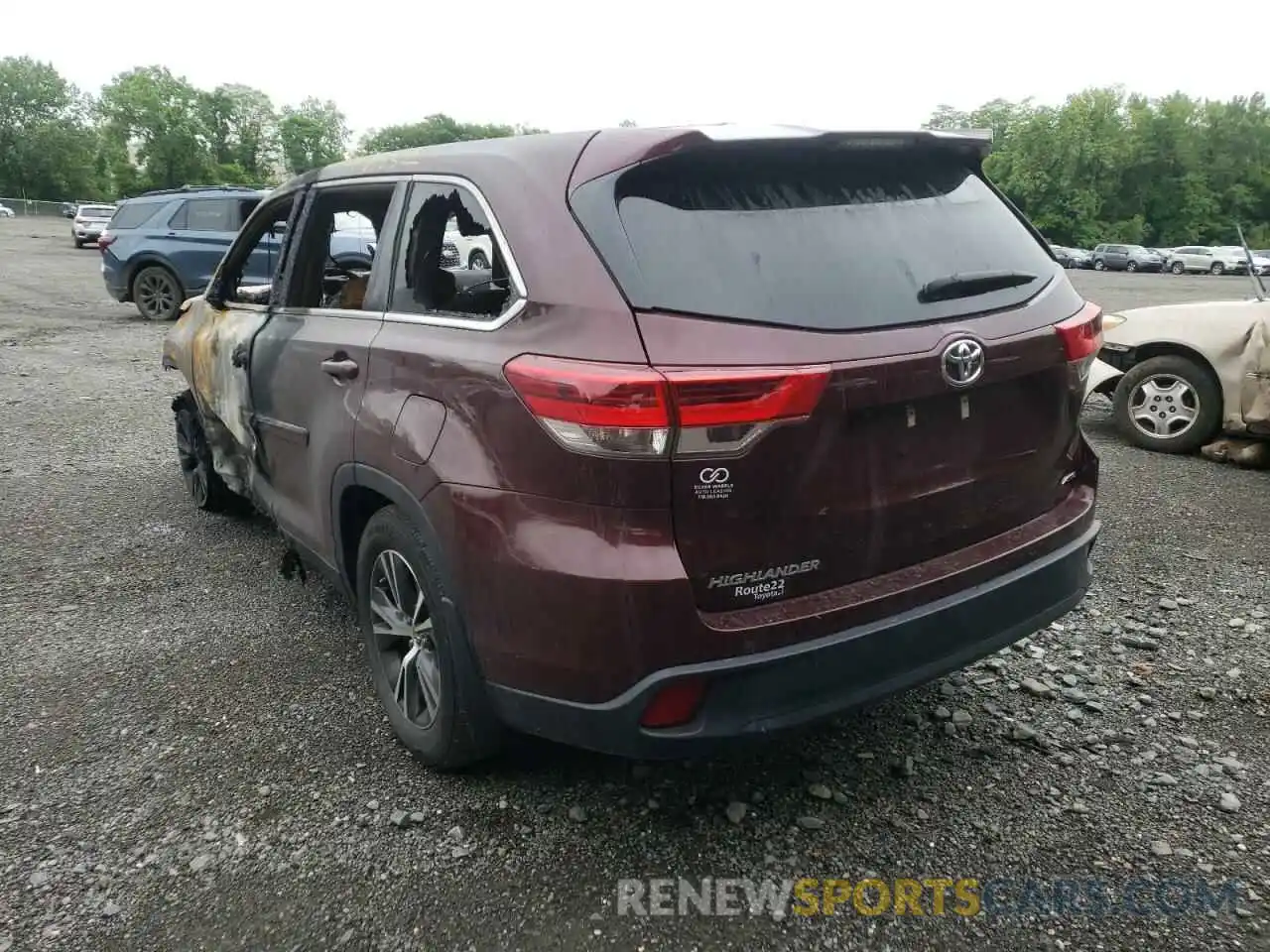 3 Photograph of a damaged car 5TDBZRFHXKS717702 TOYOTA HIGHLANDER 2019