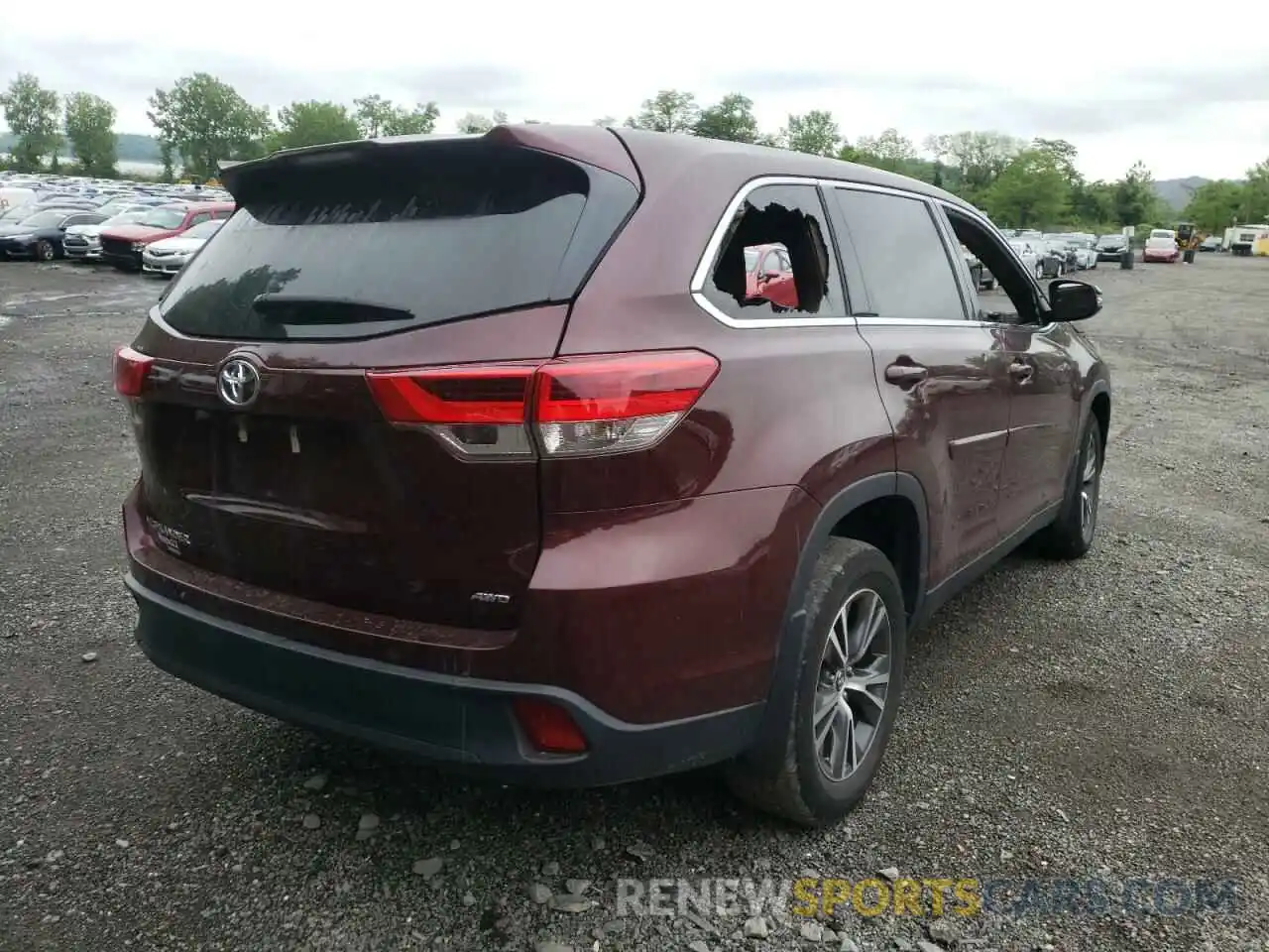 4 Photograph of a damaged car 5TDBZRFHXKS717702 TOYOTA HIGHLANDER 2019